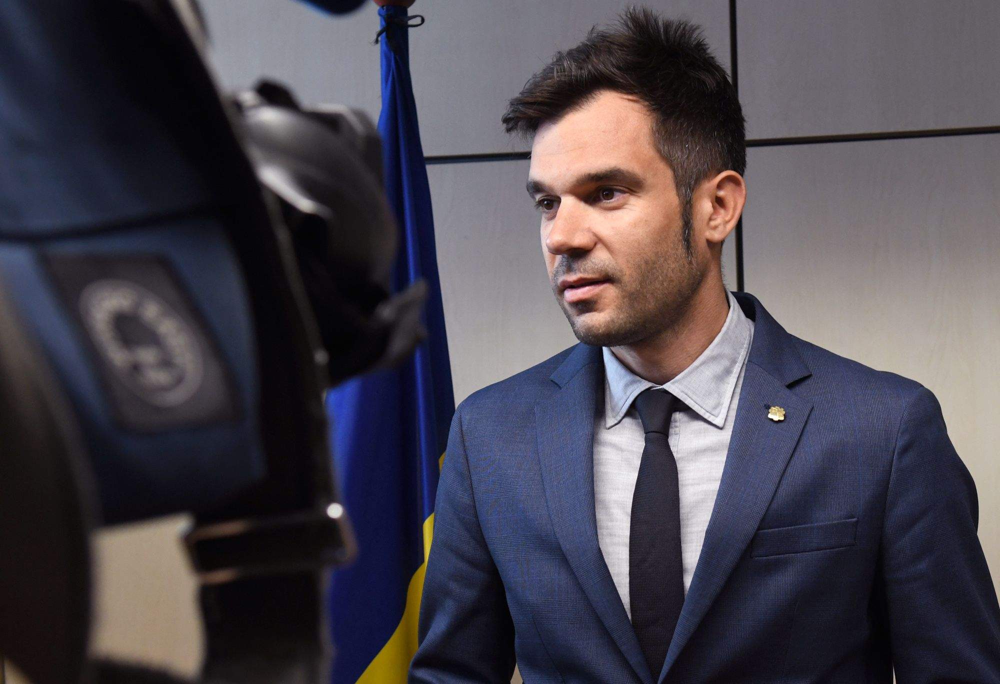 David Forné atenent als mitjans de comunicació.