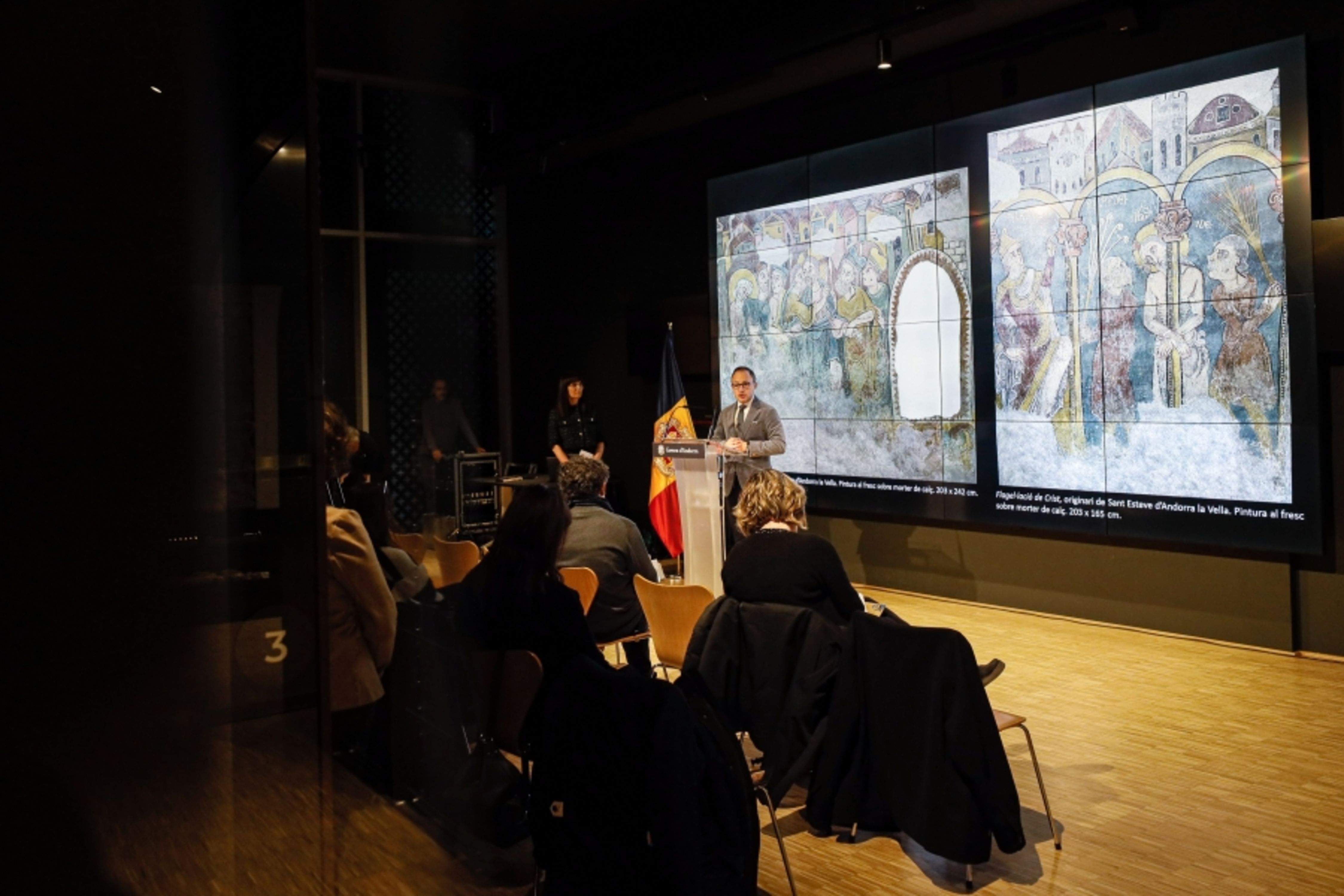 Mònica Bonell i Xavier Espot el dia que van anunciar l'adquisició de les pintures murals.