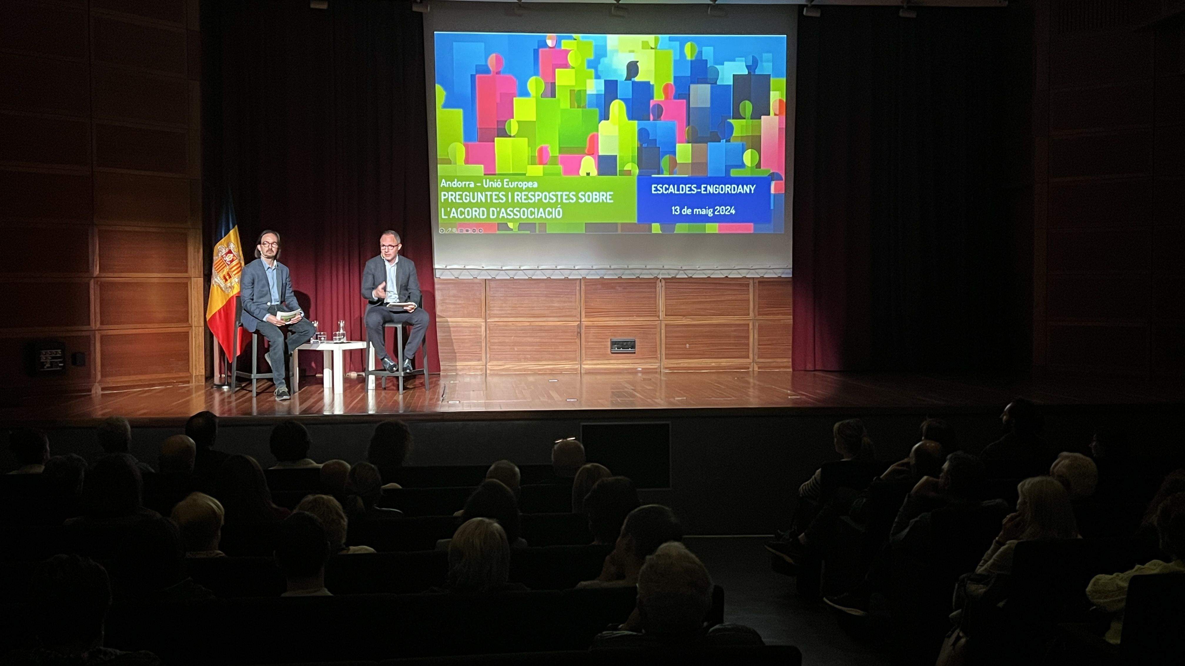 Un moment de la reunió pública sobre l'acord d'associació a Escaldes. Un moment de la reunió pública sobre l'acord d'associació a Escaldes.