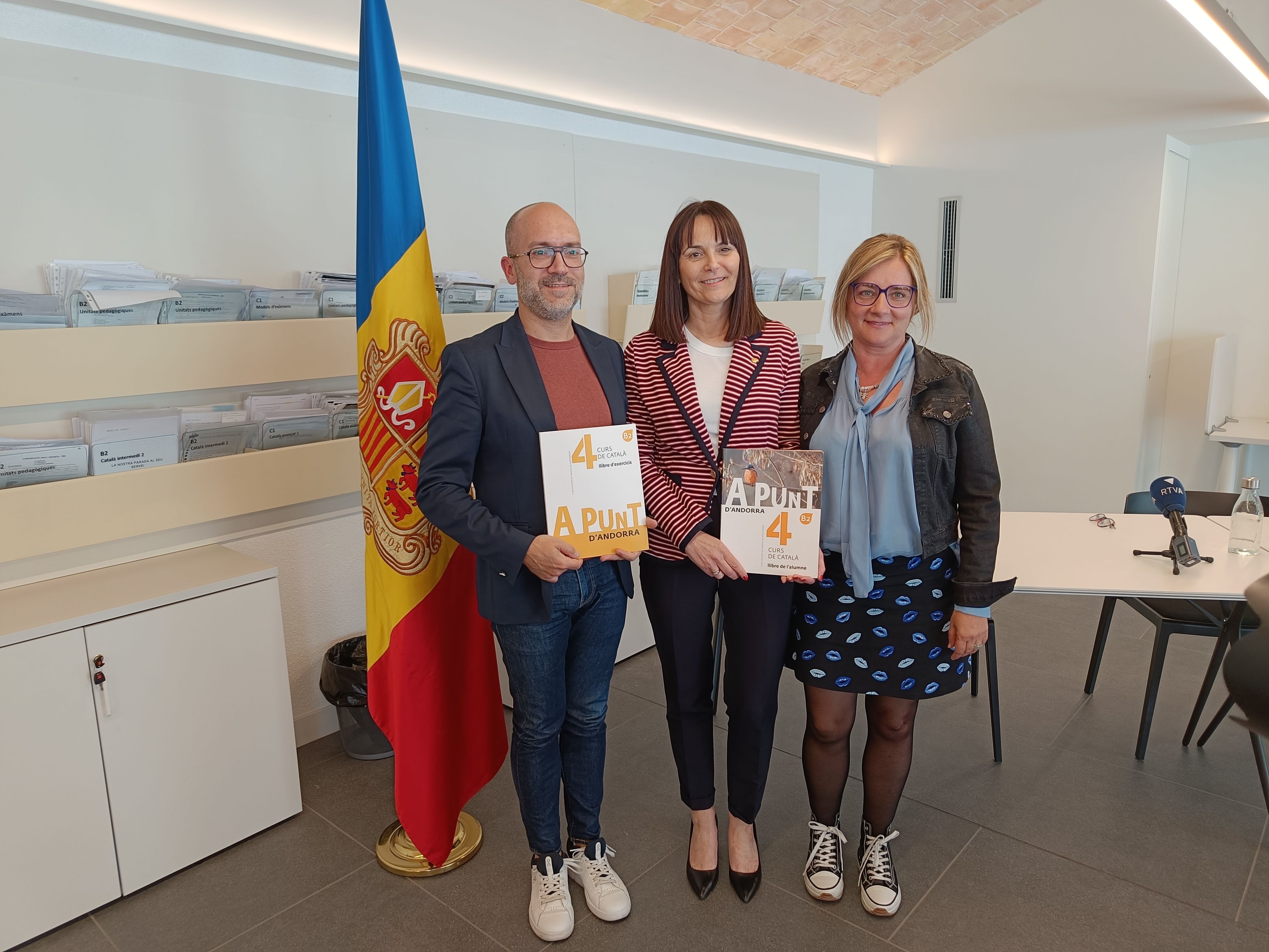 Presentació del nou material pedagògic per aprendre català.