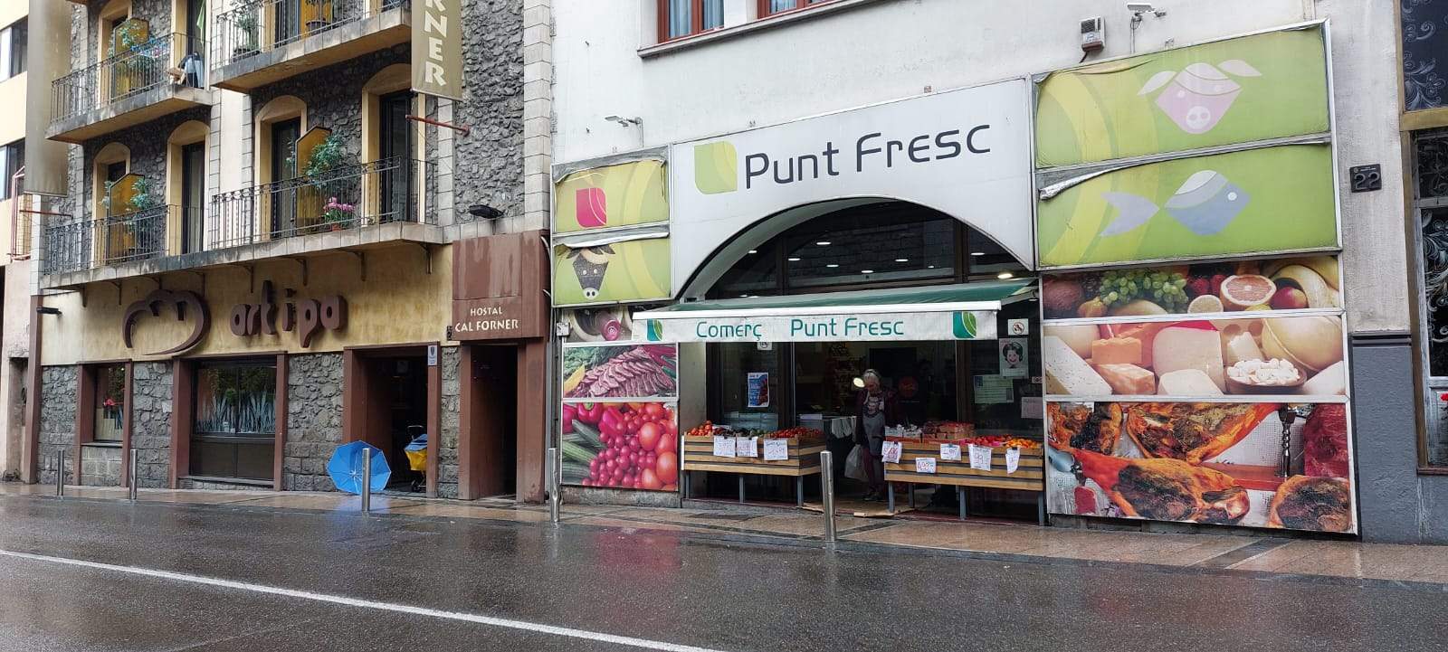 El supermercat de fruita va rebre la visita dels lladres la matinada de dissabte a diumenge.
