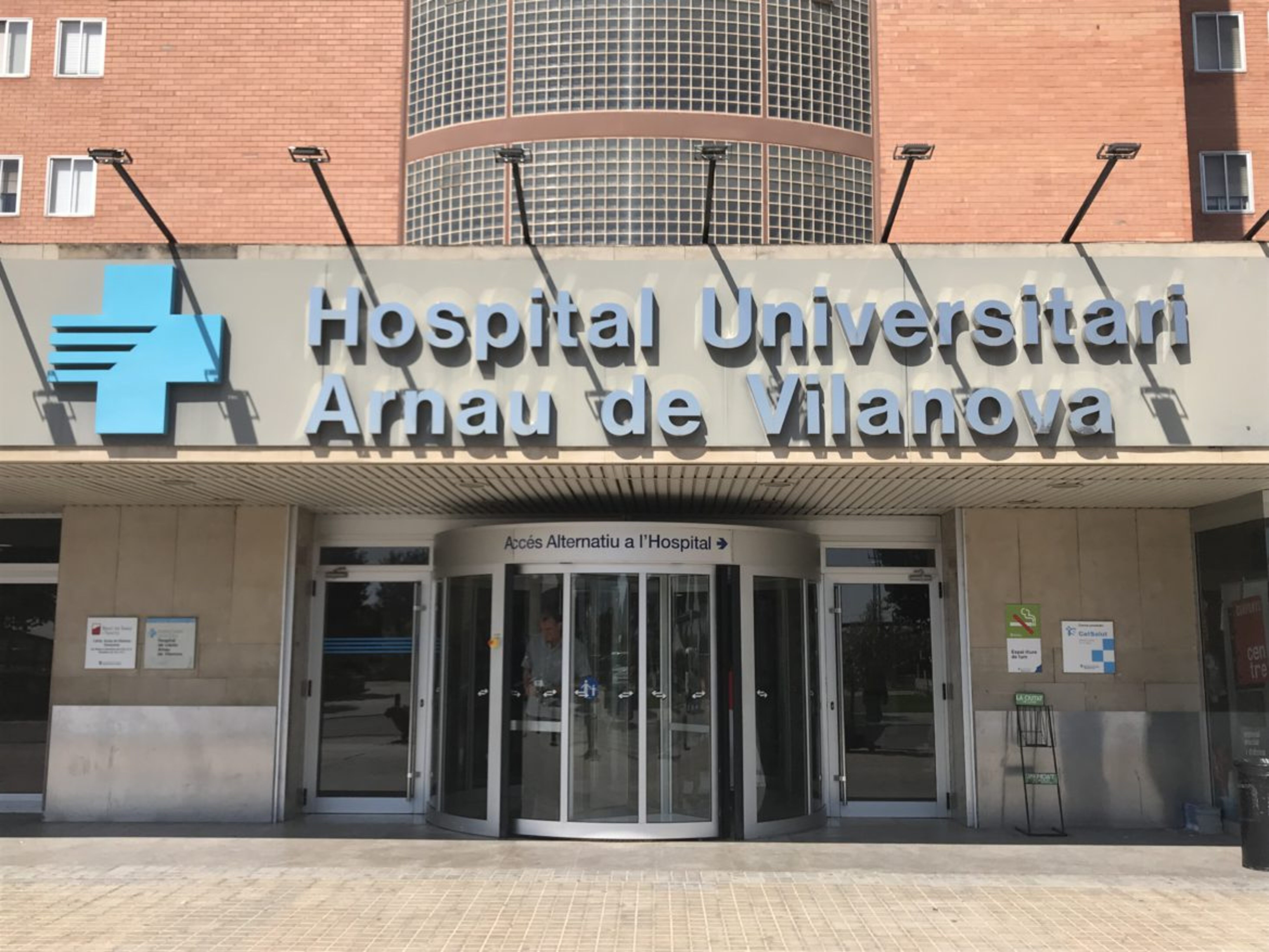 La dona està hospitalitzada a l'Arnau de Vilanova.