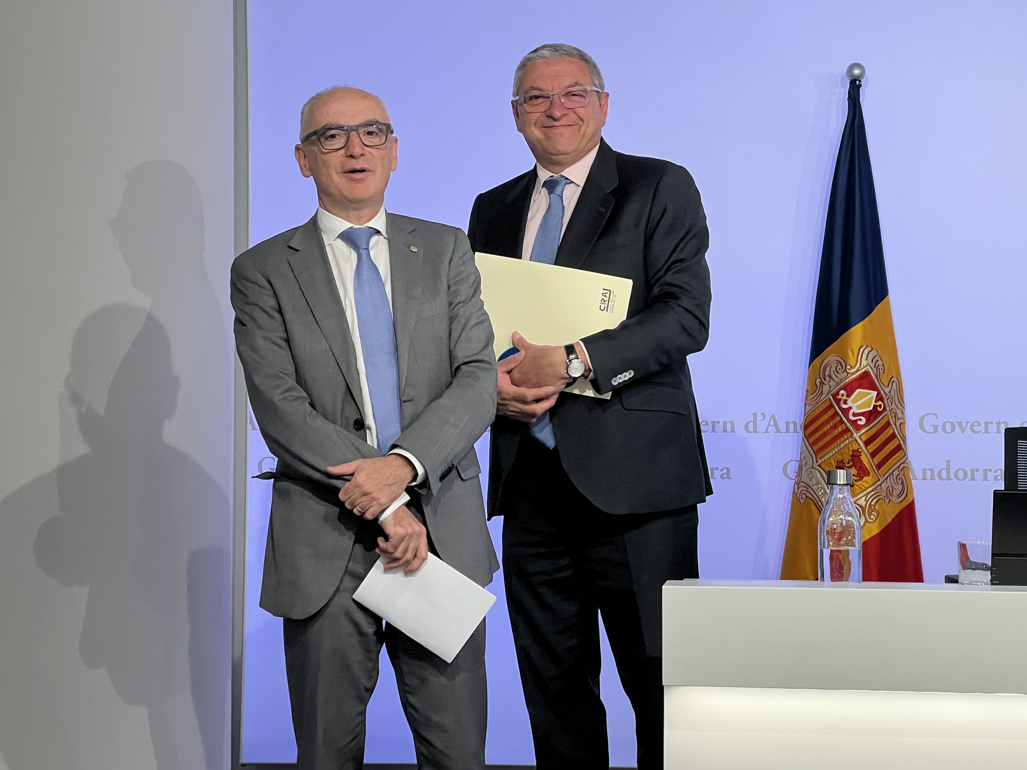 El ministre Ramon Lladós i el director del CRAJ, Xavier Bardina, satisfets amb l'acord que es perfila amb l'ONCE.