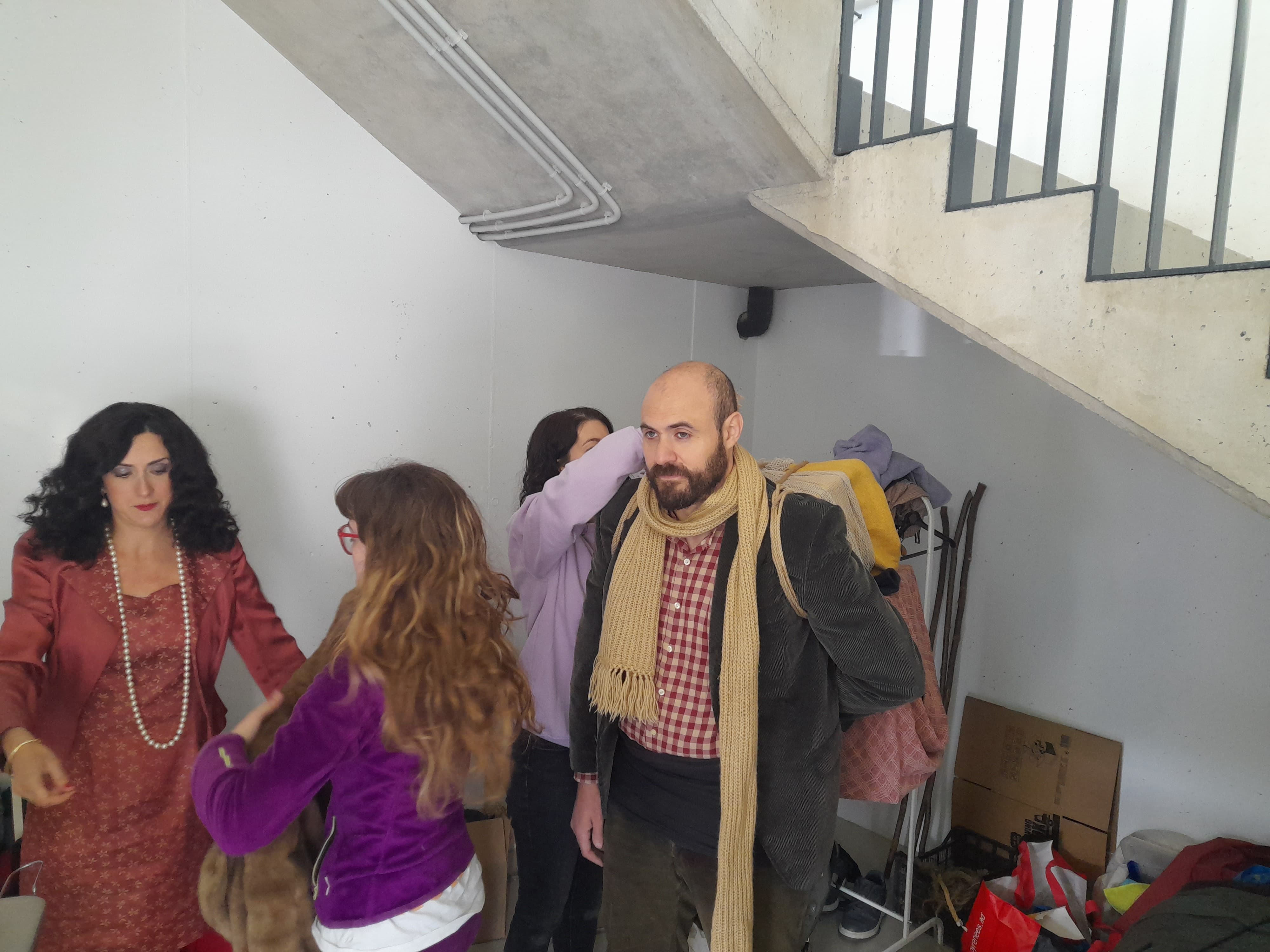 Acabant de vestir els actors per rodar les recreacions. Acabant de vestir els actors per rodar les recreacions.