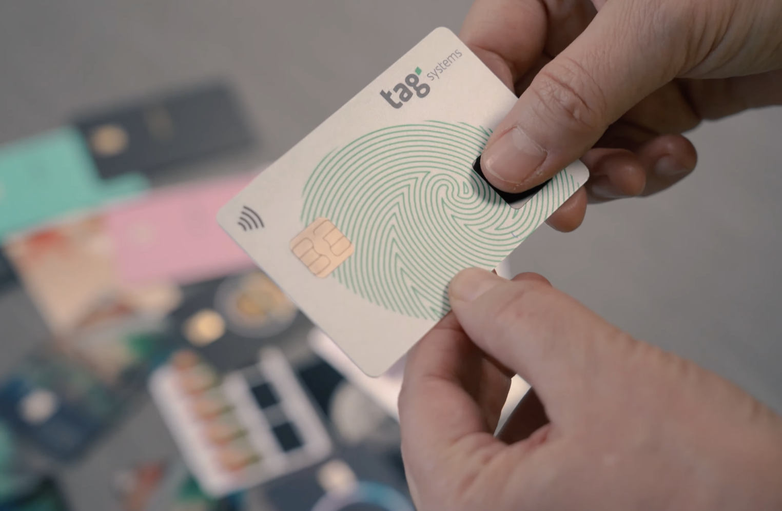 Tag Systems és puntera en la fabricació de targetes de crèdit i mitjans de pagament.