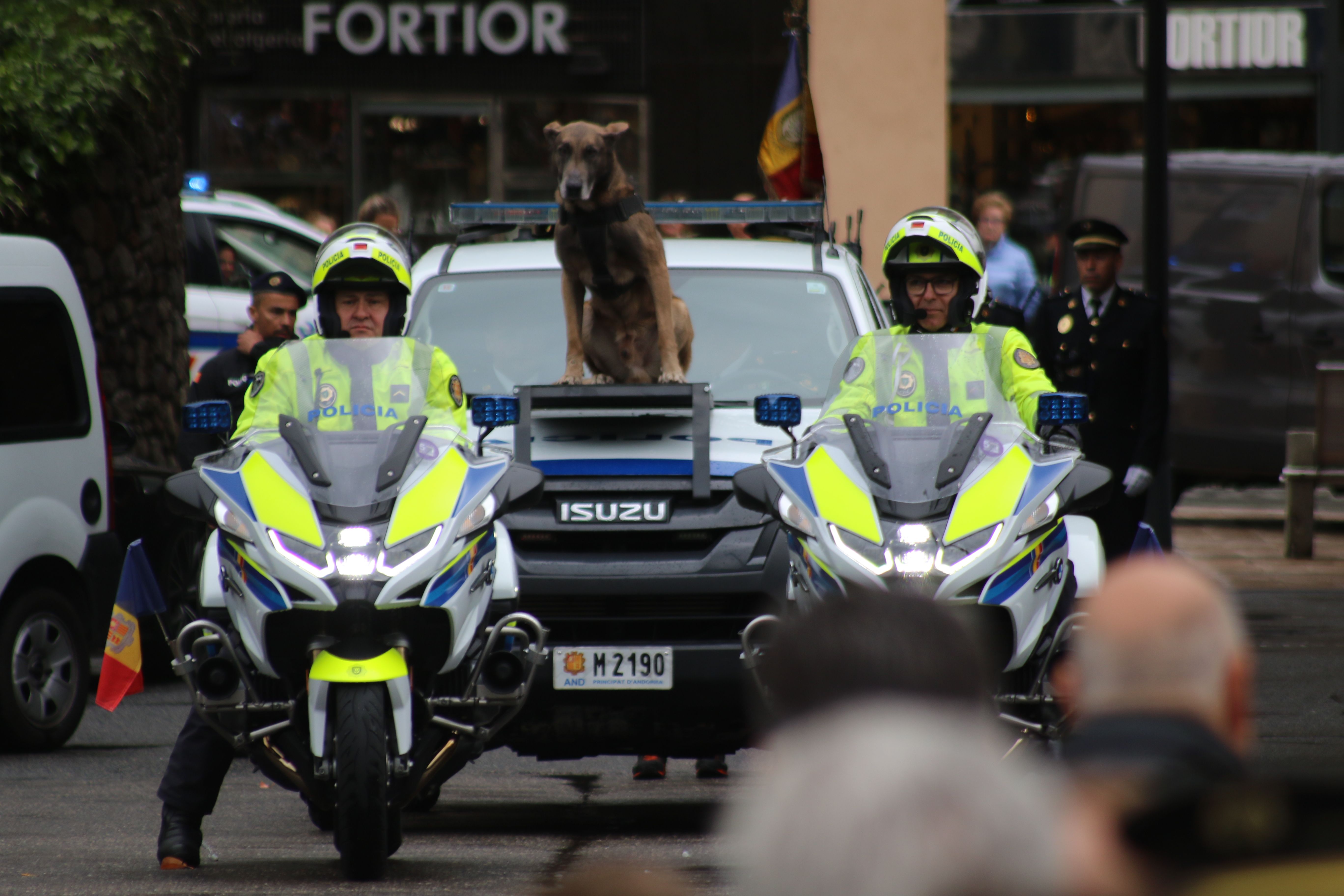 Un dels agents canins que es jubila ha tingut protagonisme. Un dels agents canins que es jubila ha tingut protagonisme.
