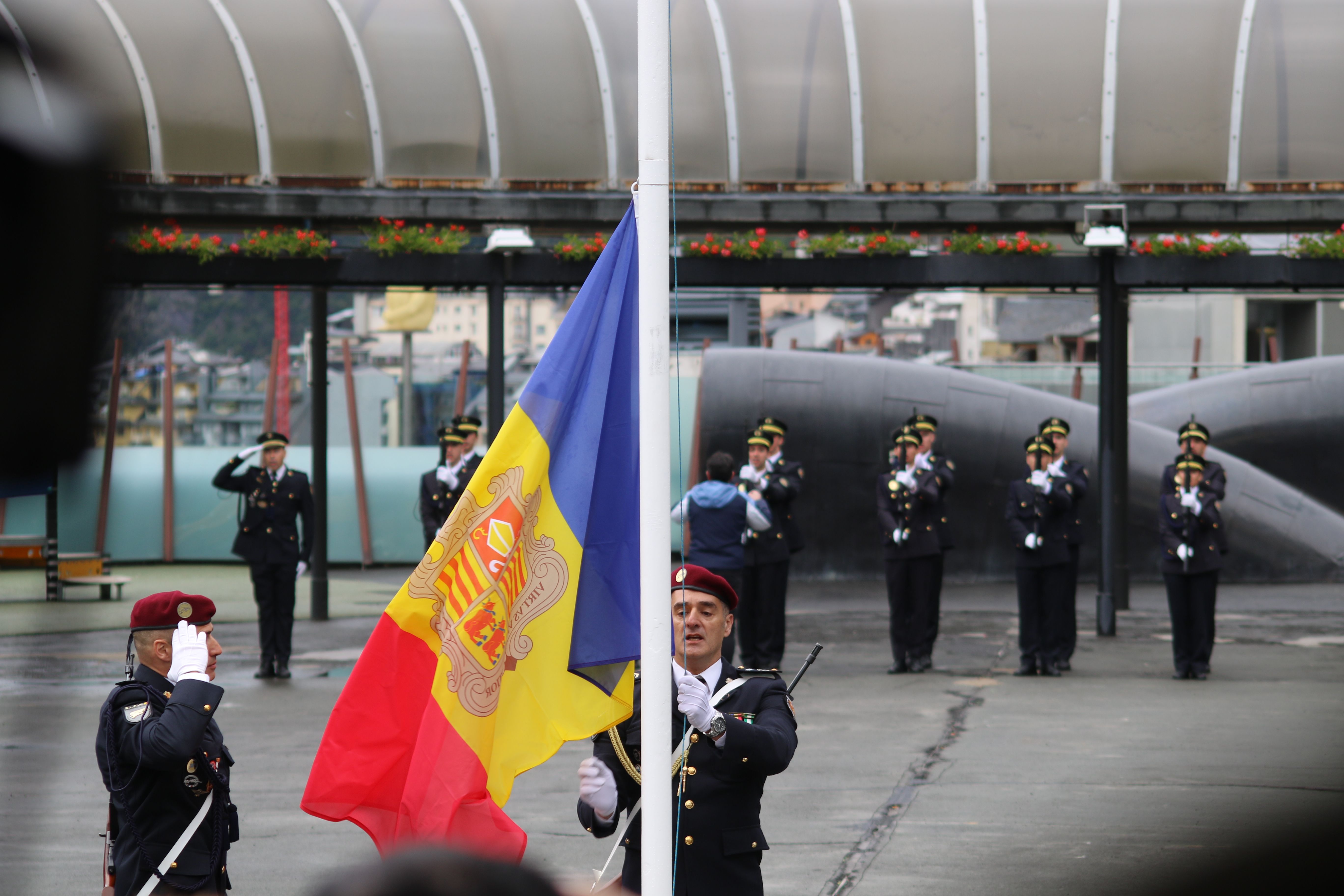 Hissada de la bandera. Hissada de la bandera.