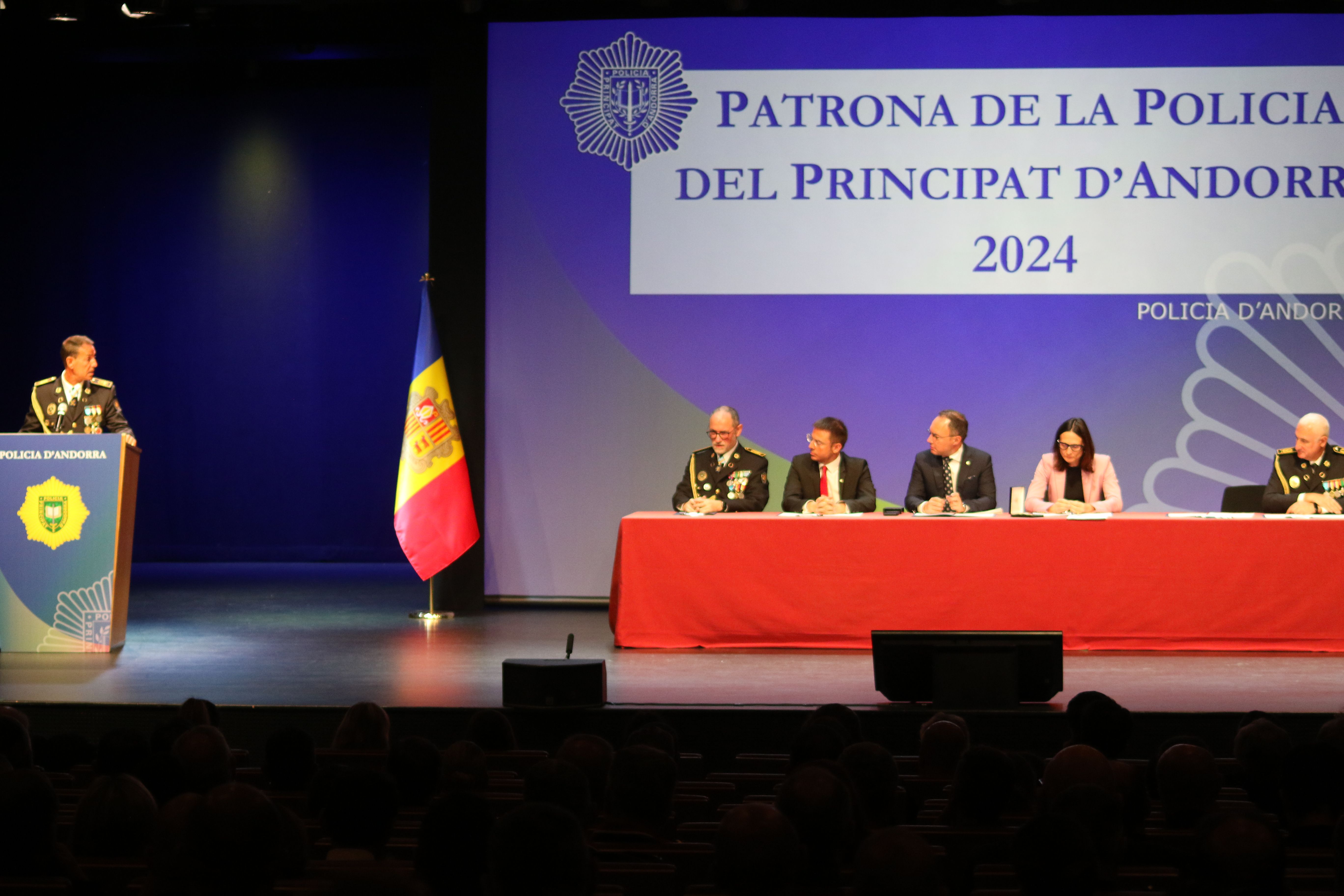 Al·locució del director del cos, Bruno Lasne. Al·locució del director del cos, Bruno Lasne.