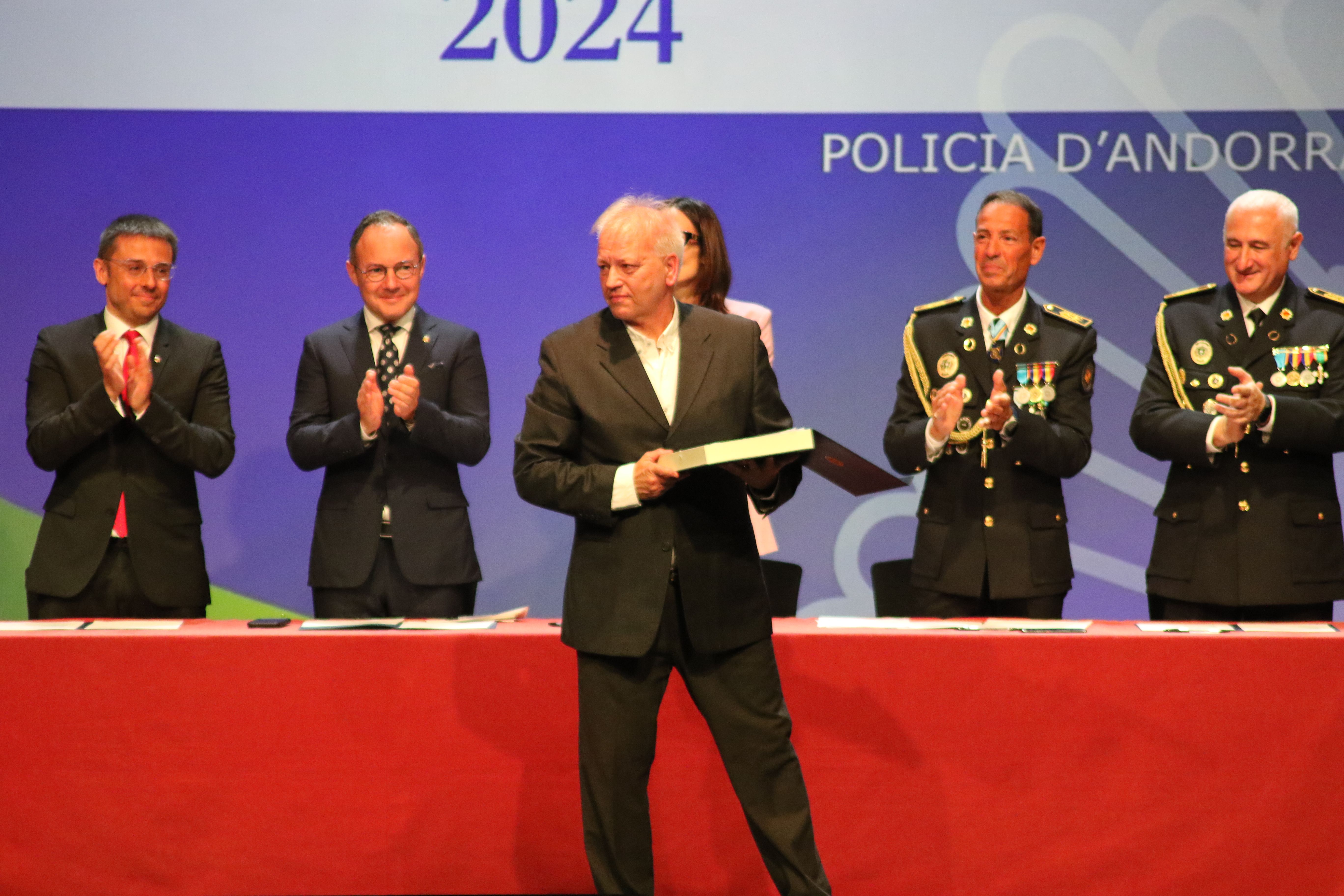 Agraïment al restaurador Josep Maria Escolà. Agraïment al restaurador Josep Maria Escolà.