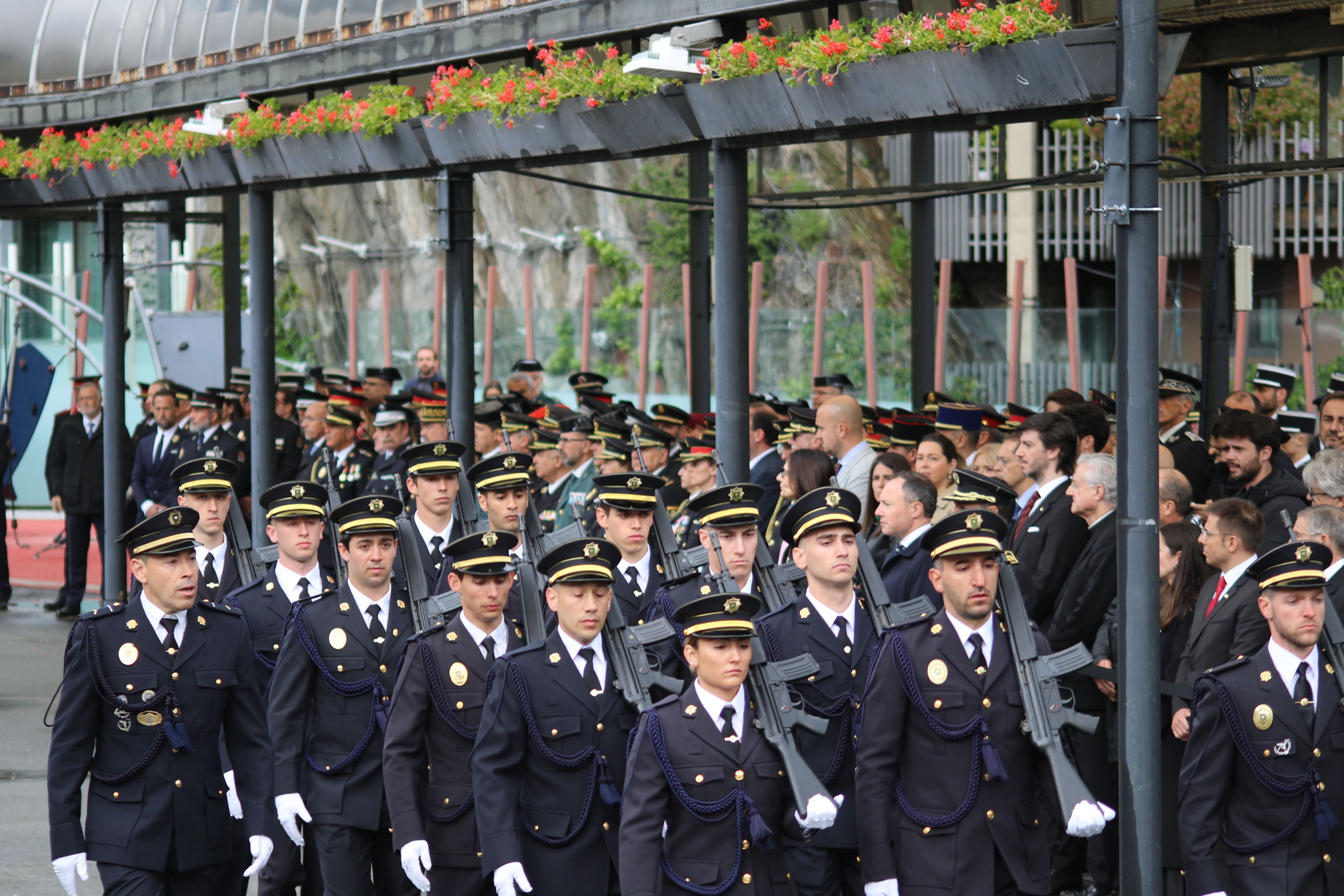 La promoció 58 deixant la plaça del Poble després de la desfilada. La promoció 58 deixant la plaça del Poble després de la desfilada.