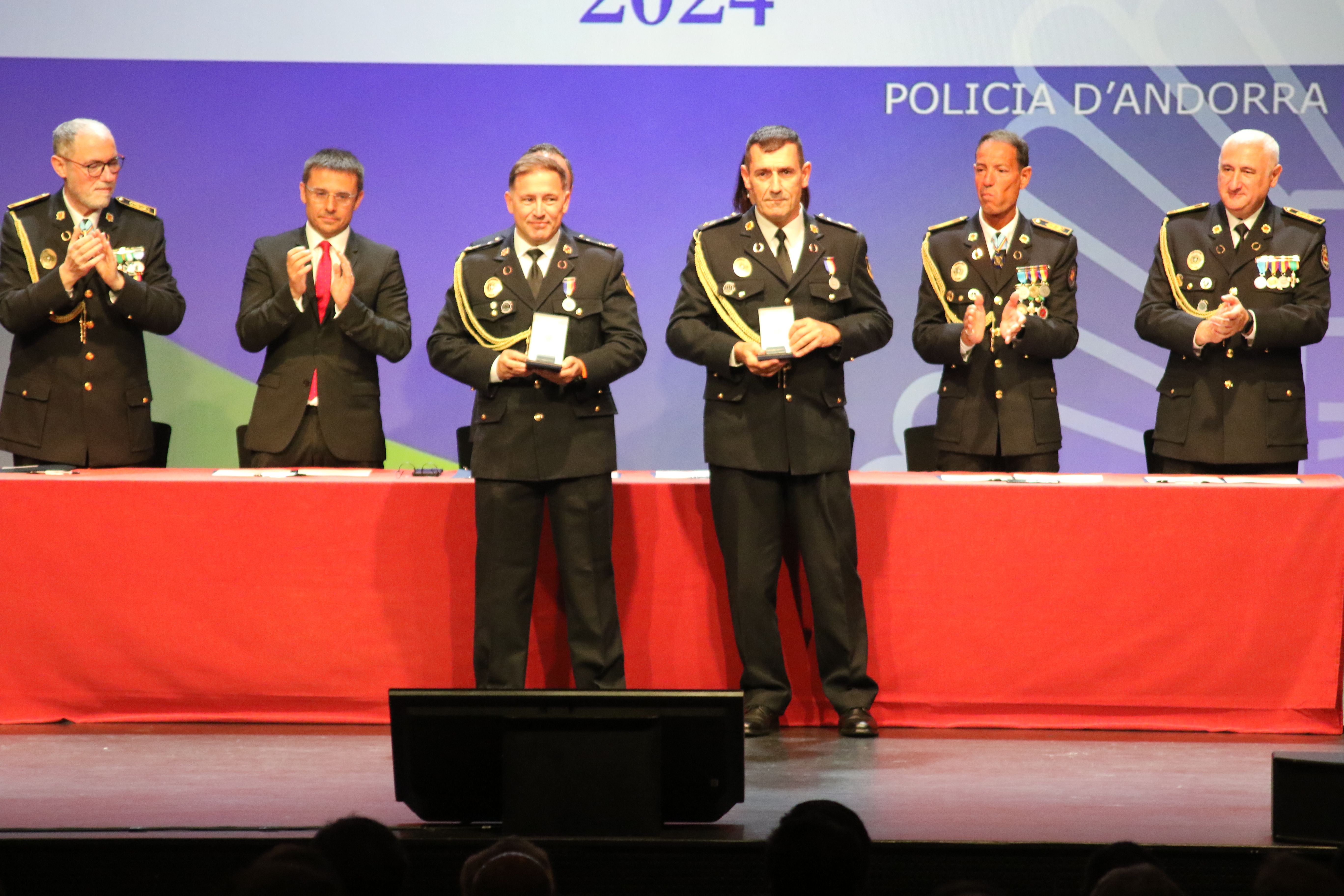 Reconeguts pels trenta anys al cos. Reconeguts pels trenta anys al cos.