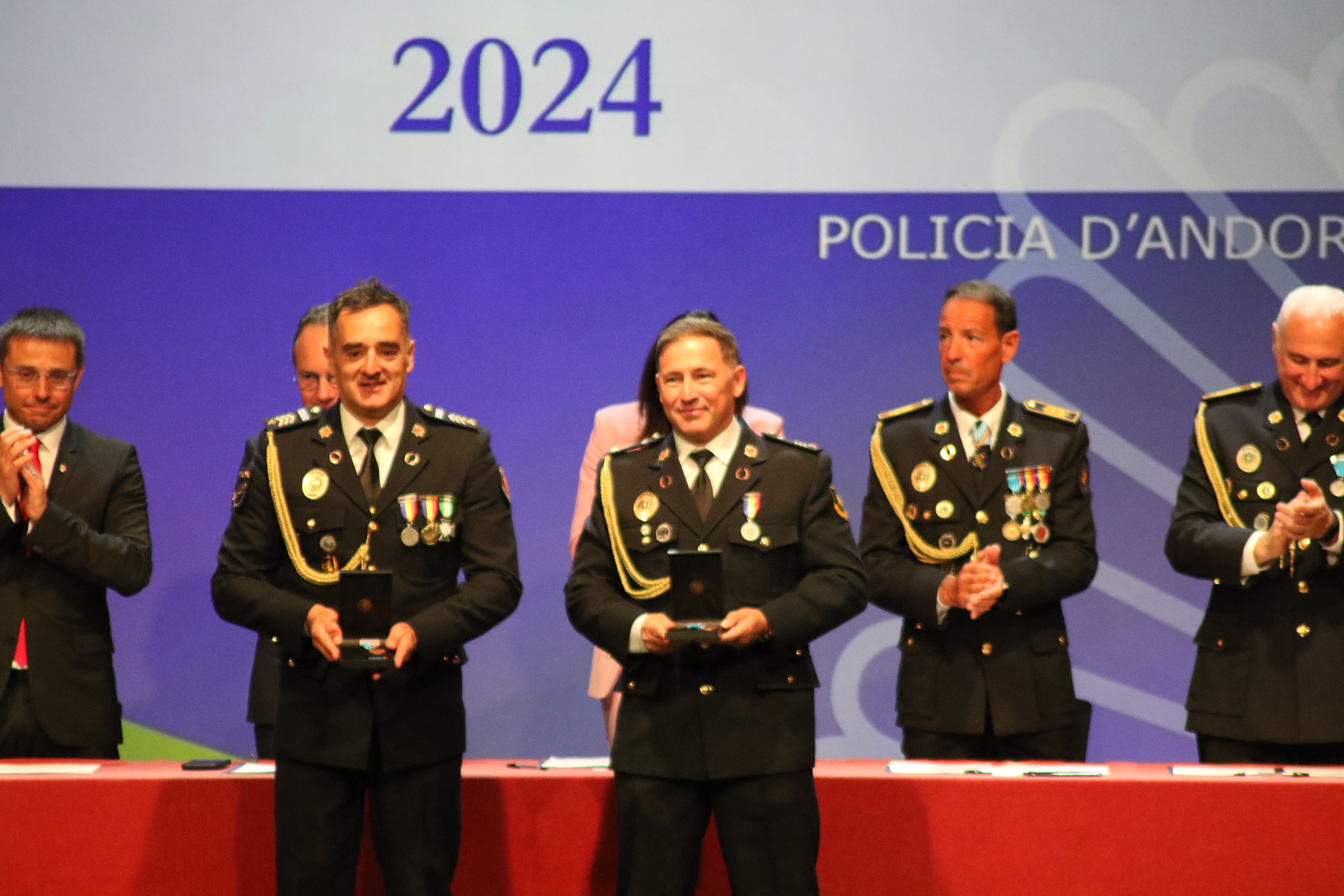 Reconeguts pels mèrits policials. Reconeguts pels mèrits policials.