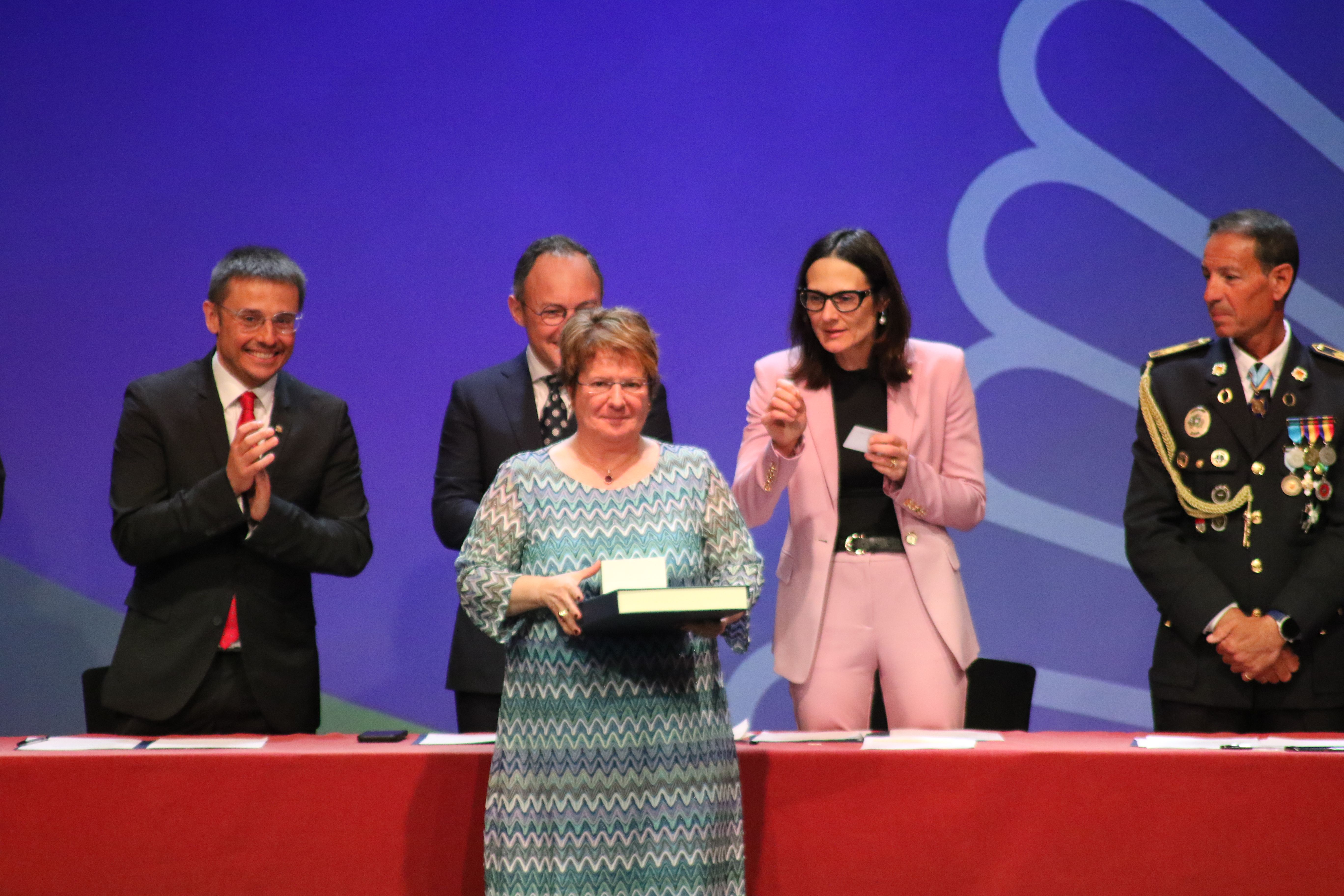 Reconeixement a Rosa Guerris després de la seva jubilació. Reconeixement a Rosa Guerris després de la seva jubilació.