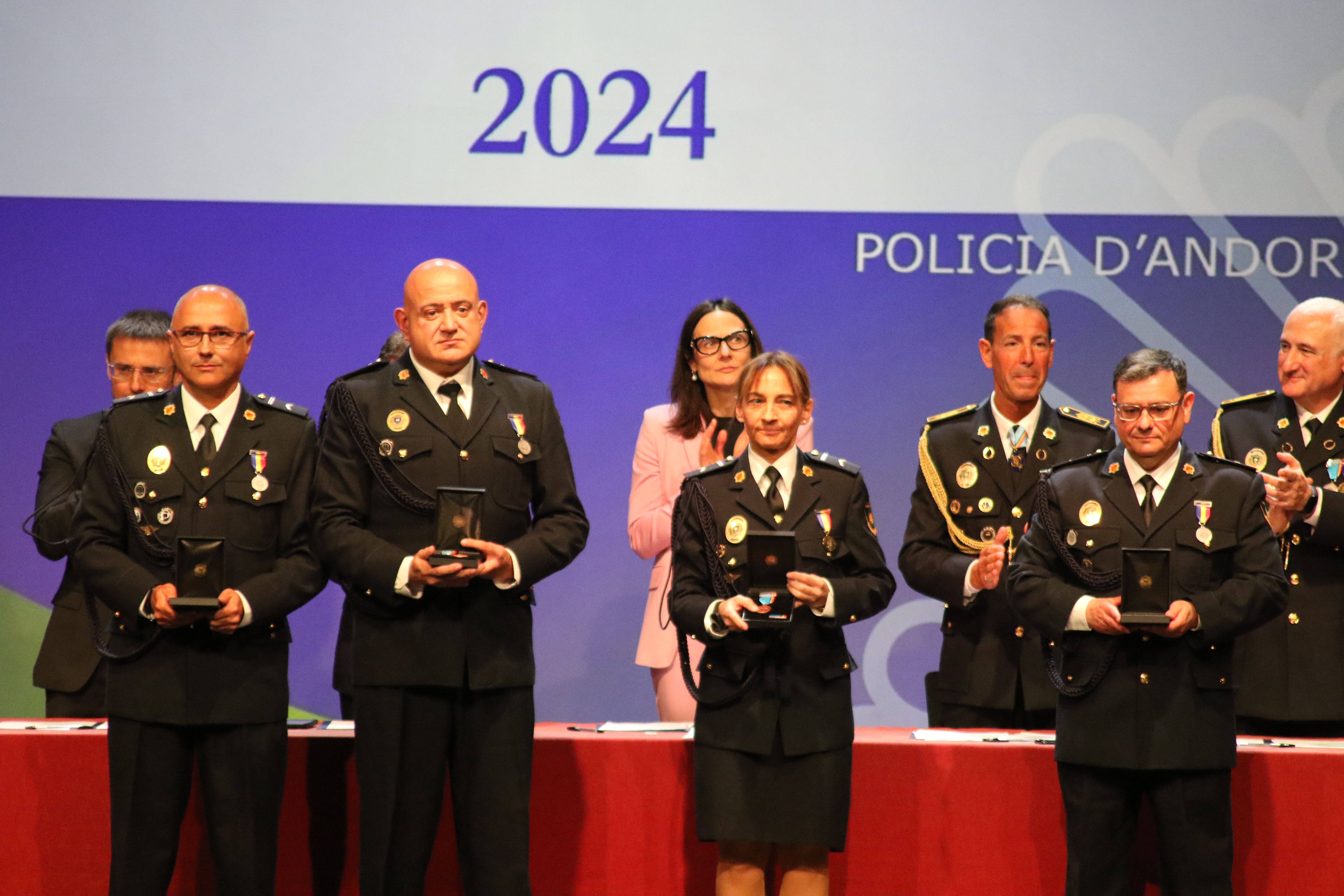 Reconeguts pels mèrits policials. Reconeguts pels mèrits policials.