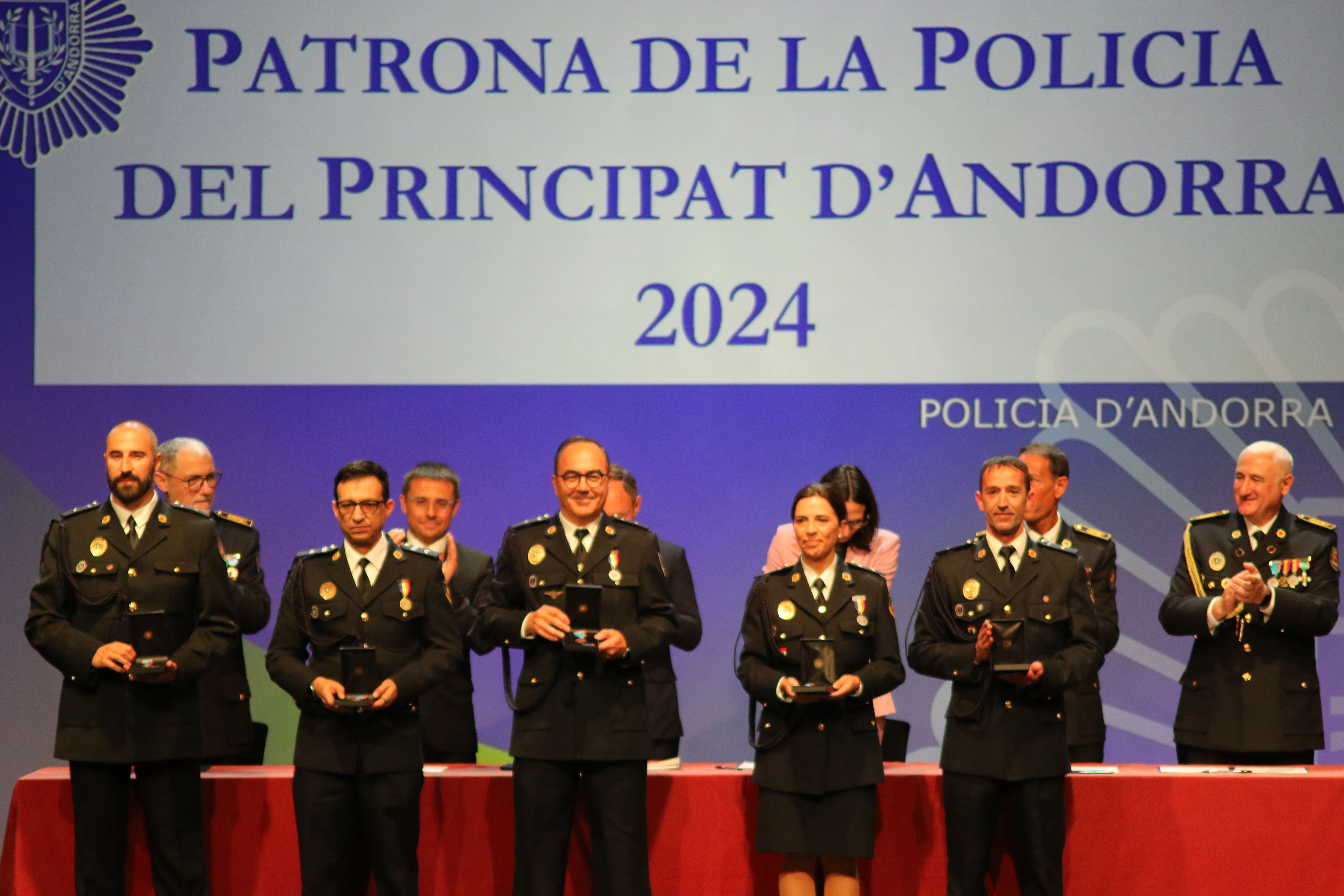 Reconeguts pels mèrits policials. Reconeguts pels mèrits policials.