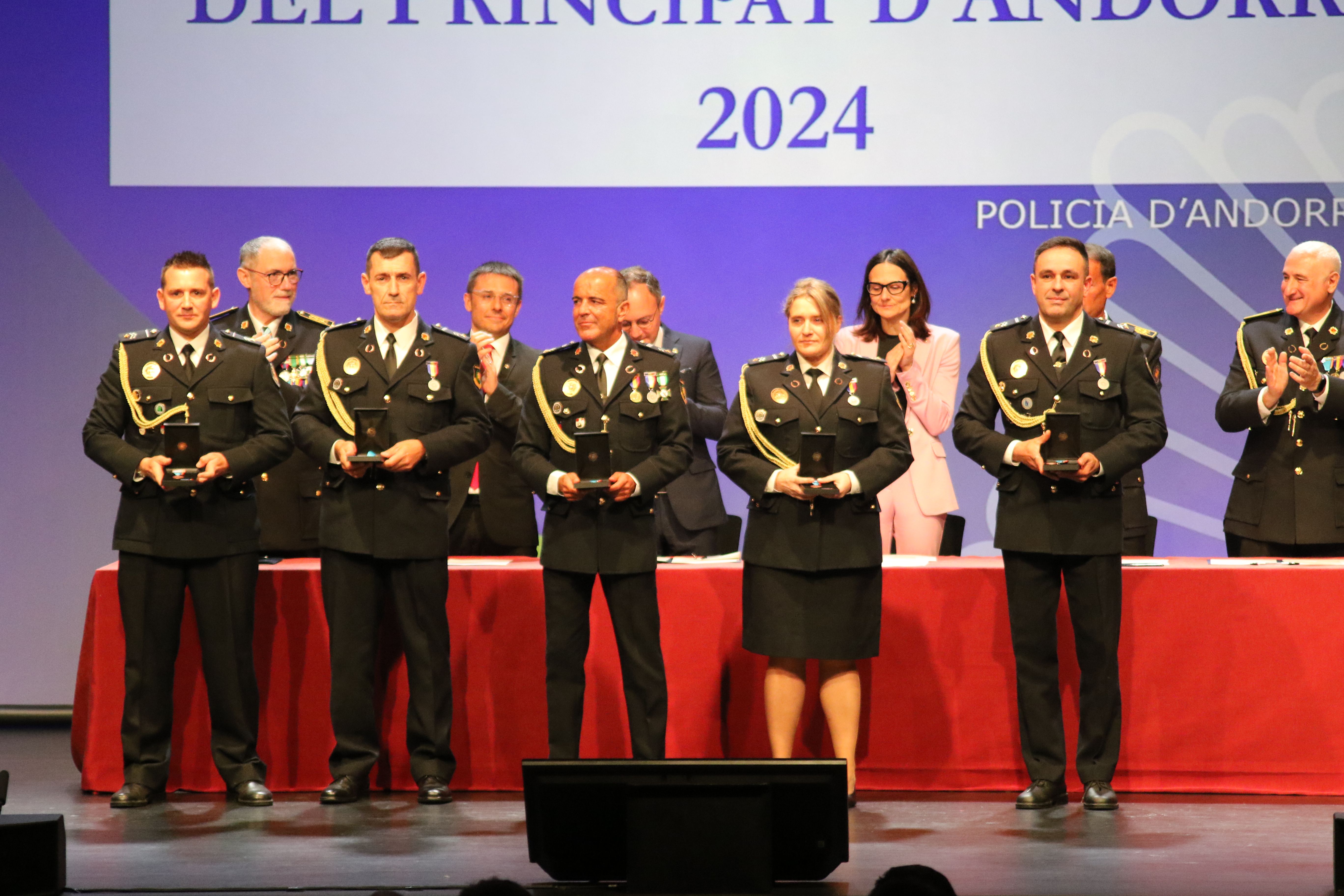 Reconeguts pels mèrits policials. Reconeguts pels mèrits policials.