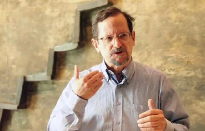 Busquet, en una conferència recent sobre comunicació de masses. Busquet, en una conferència recent sobre comunicació de masses.