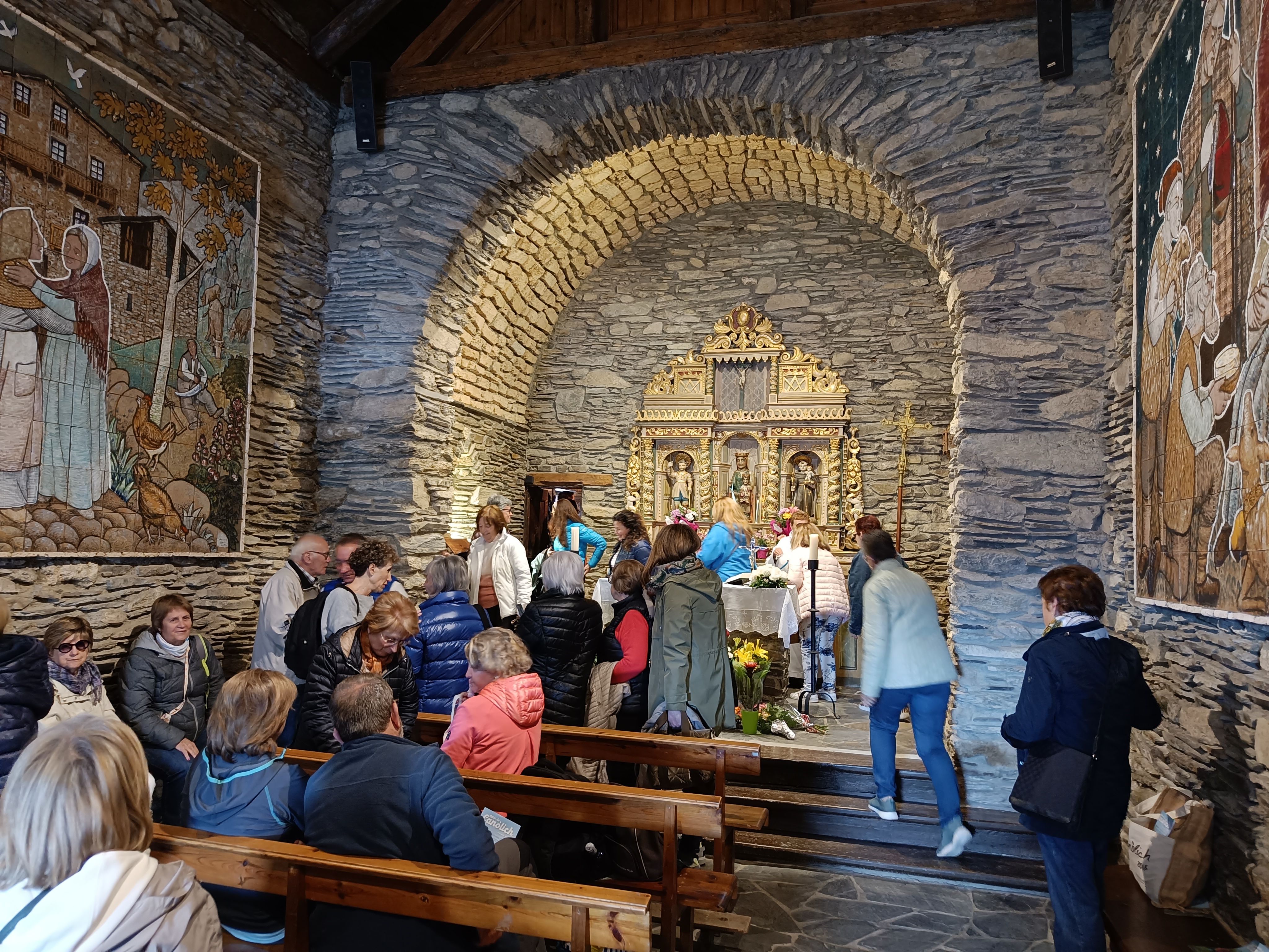 Interior del santuari de Canòlich. Interior del santuari de Canòlich.