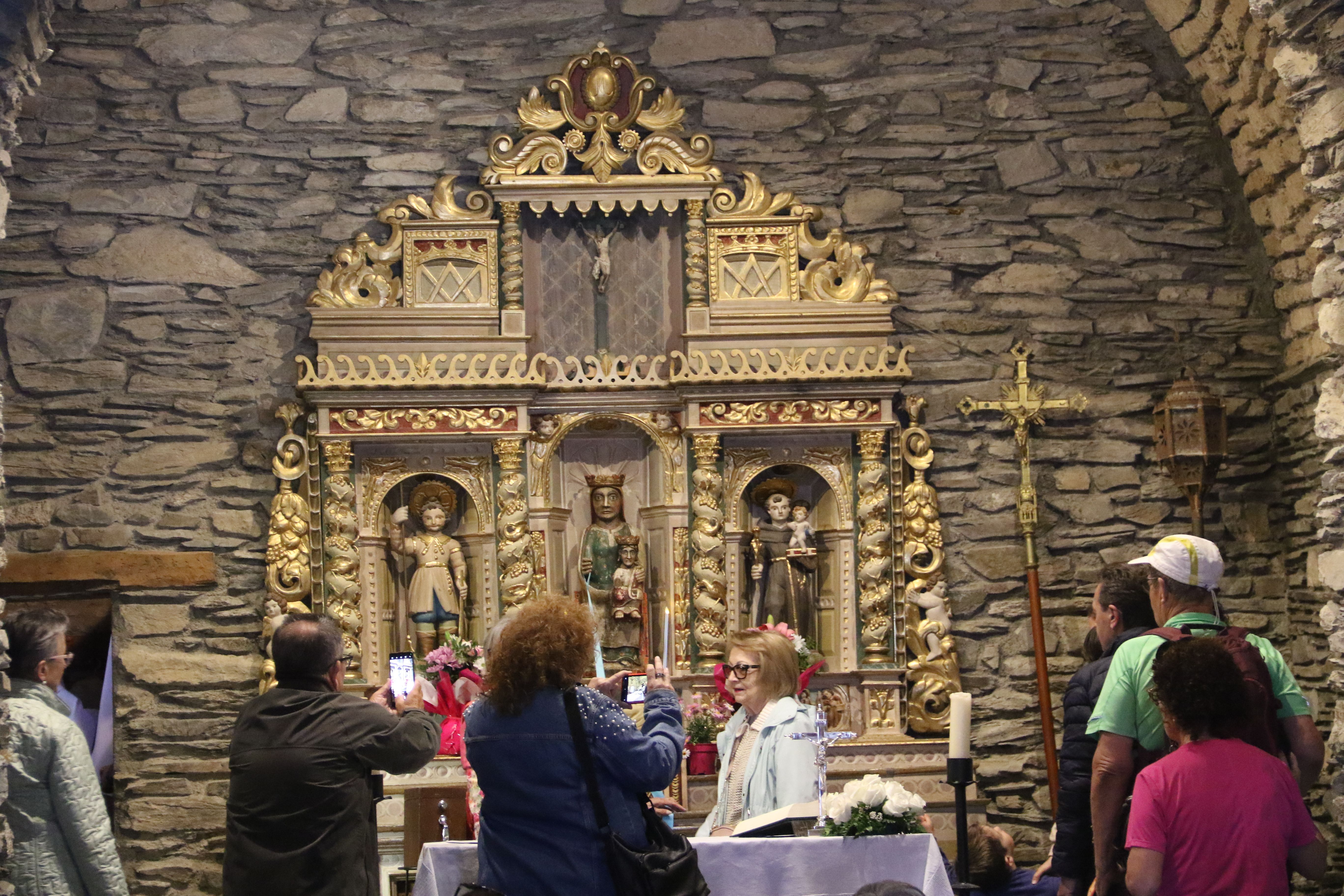 Adorant la verge. Adorant la verge.