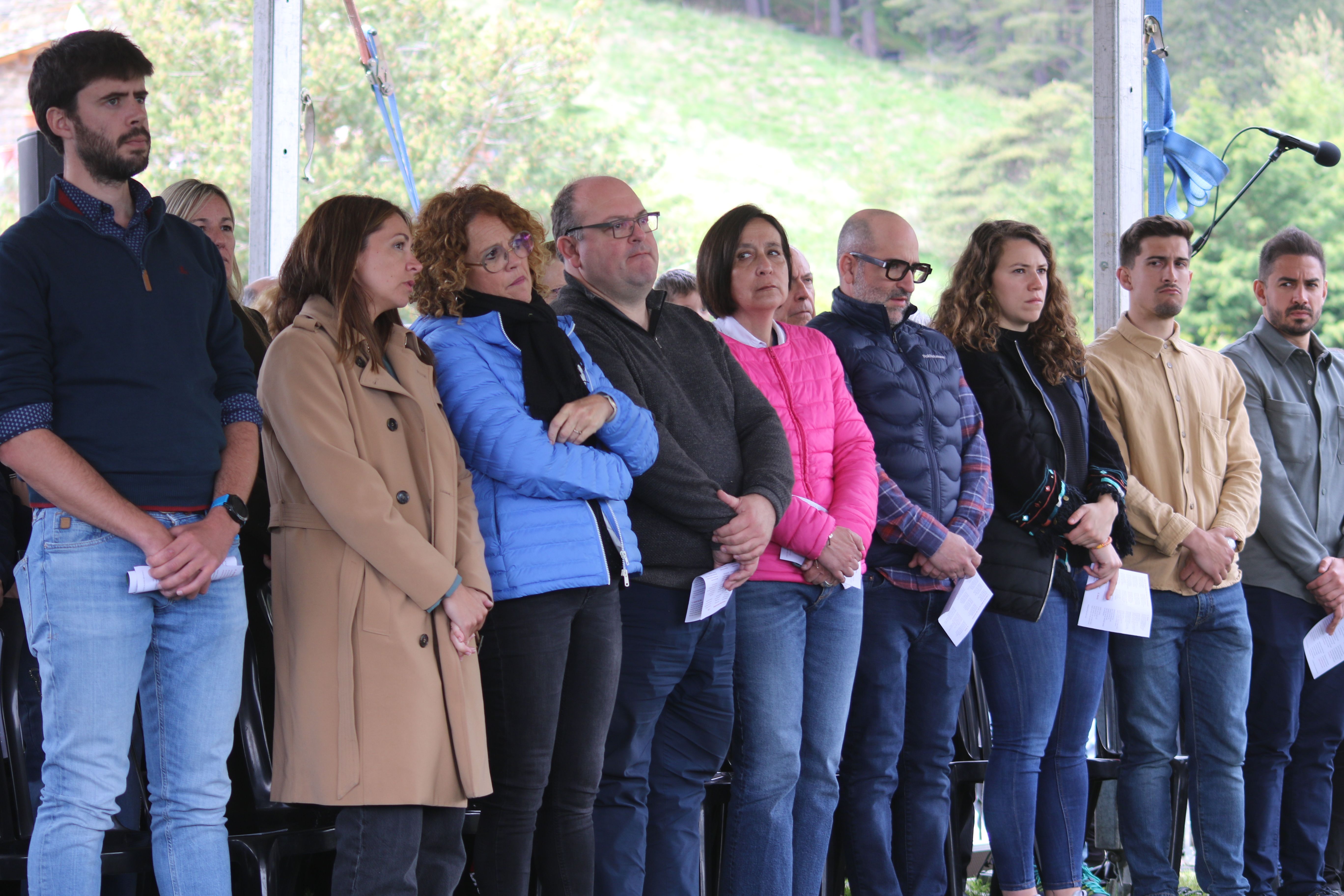 La corporació comunal seguint la missa. La corporació comunal seguint la missa.