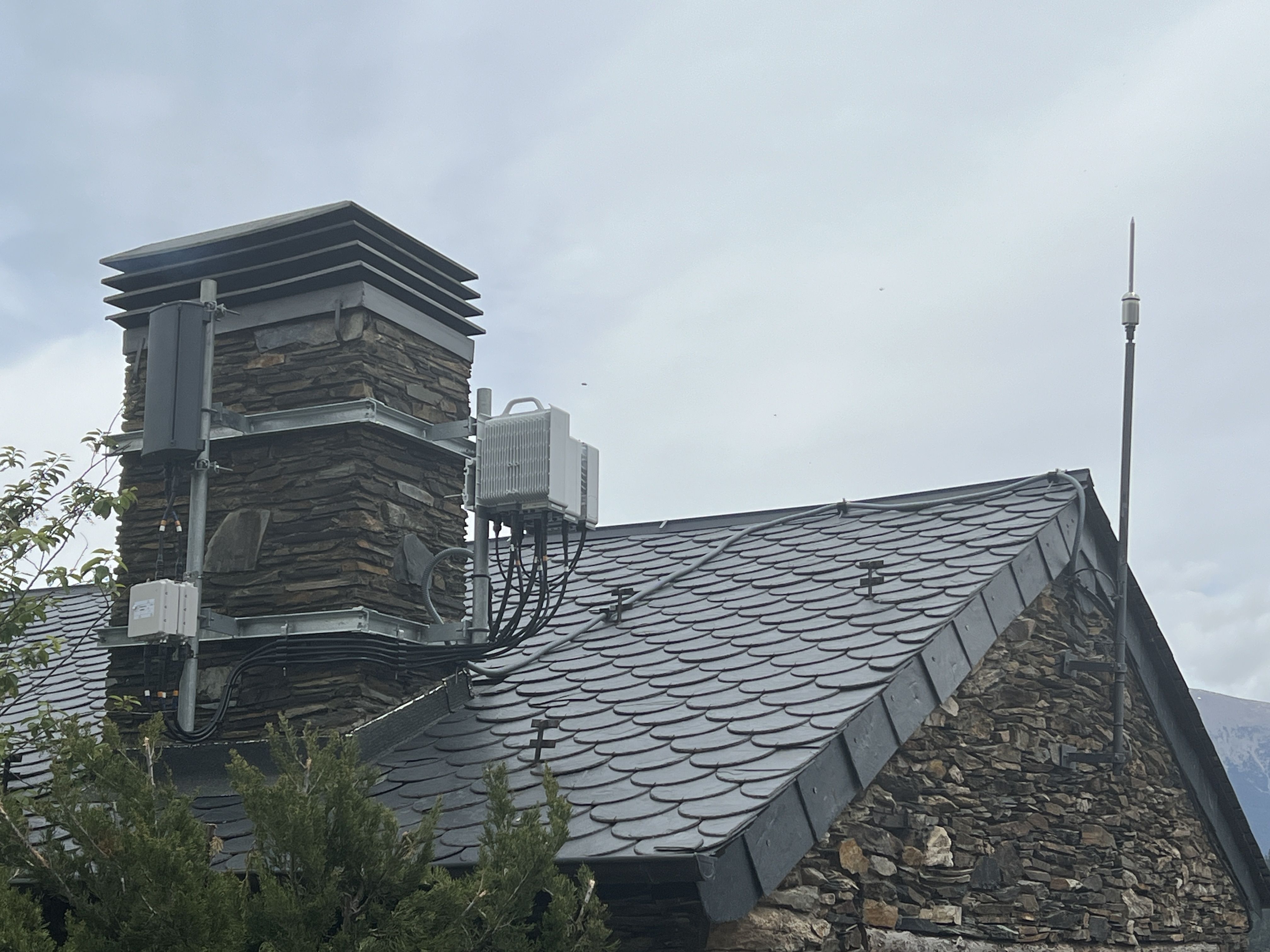 Els equips instal·lats a Canòlich per dotar d'una millor connectivitat la zona.