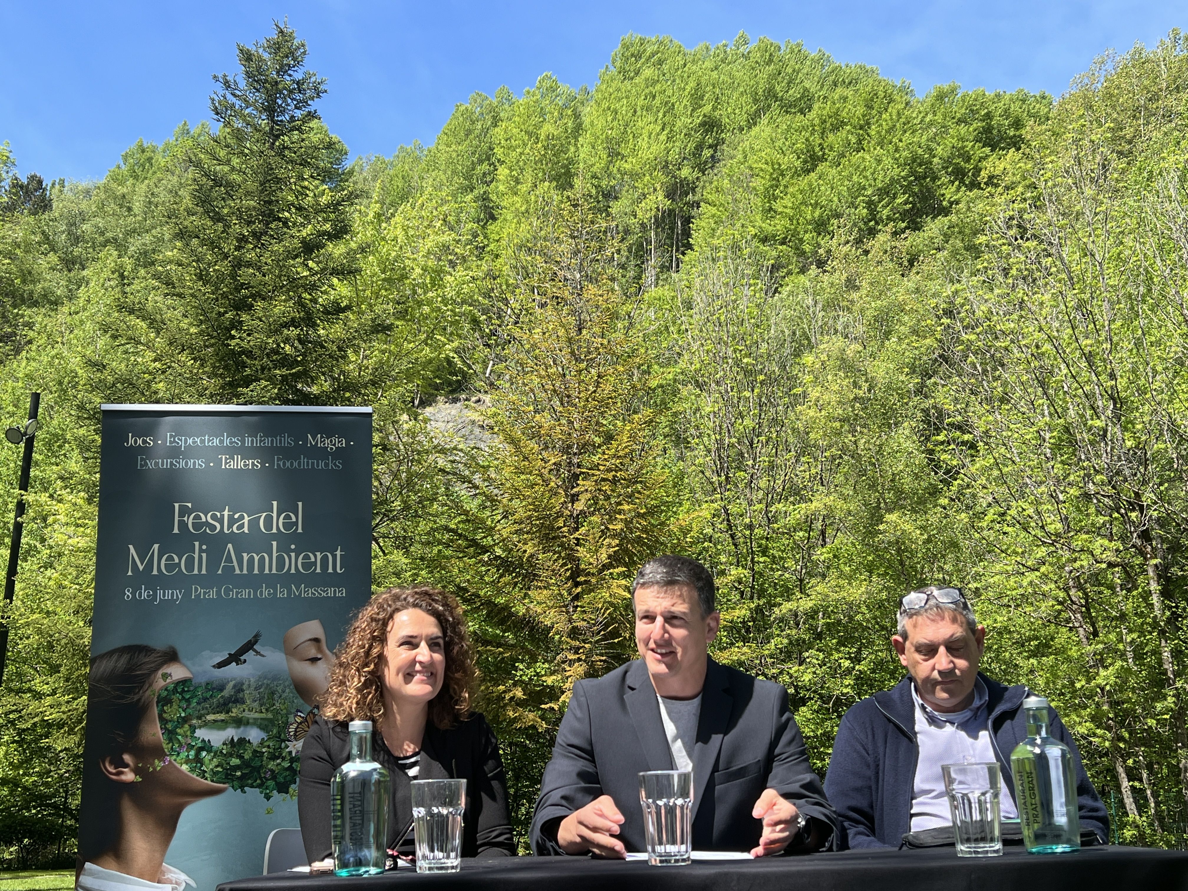 Vanessa Carrascosa, Roger Fité i Josep Gómez durant la presentació de la Festa del Medi Ambient.