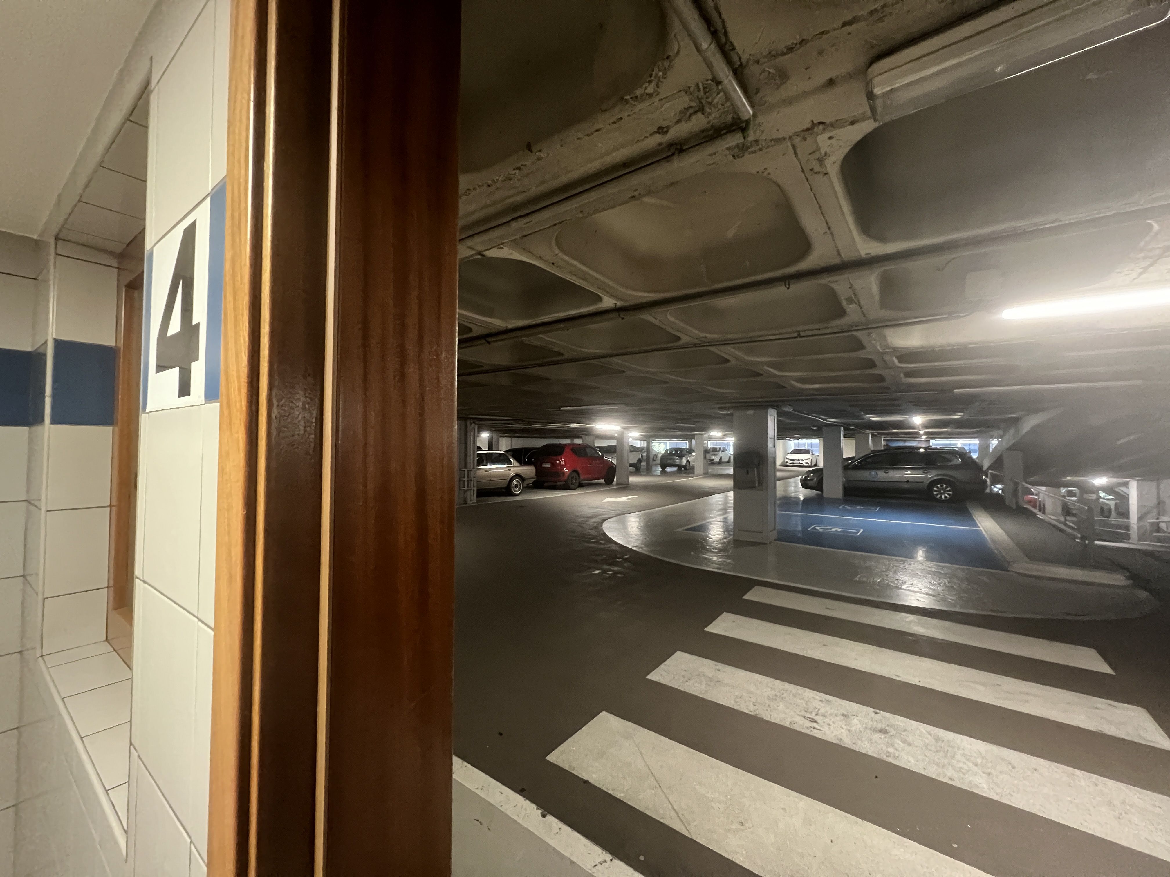 Una imatge d'una de les plantes de l'aparcament. Una imatge d'una de les plantes de l'aparcament.