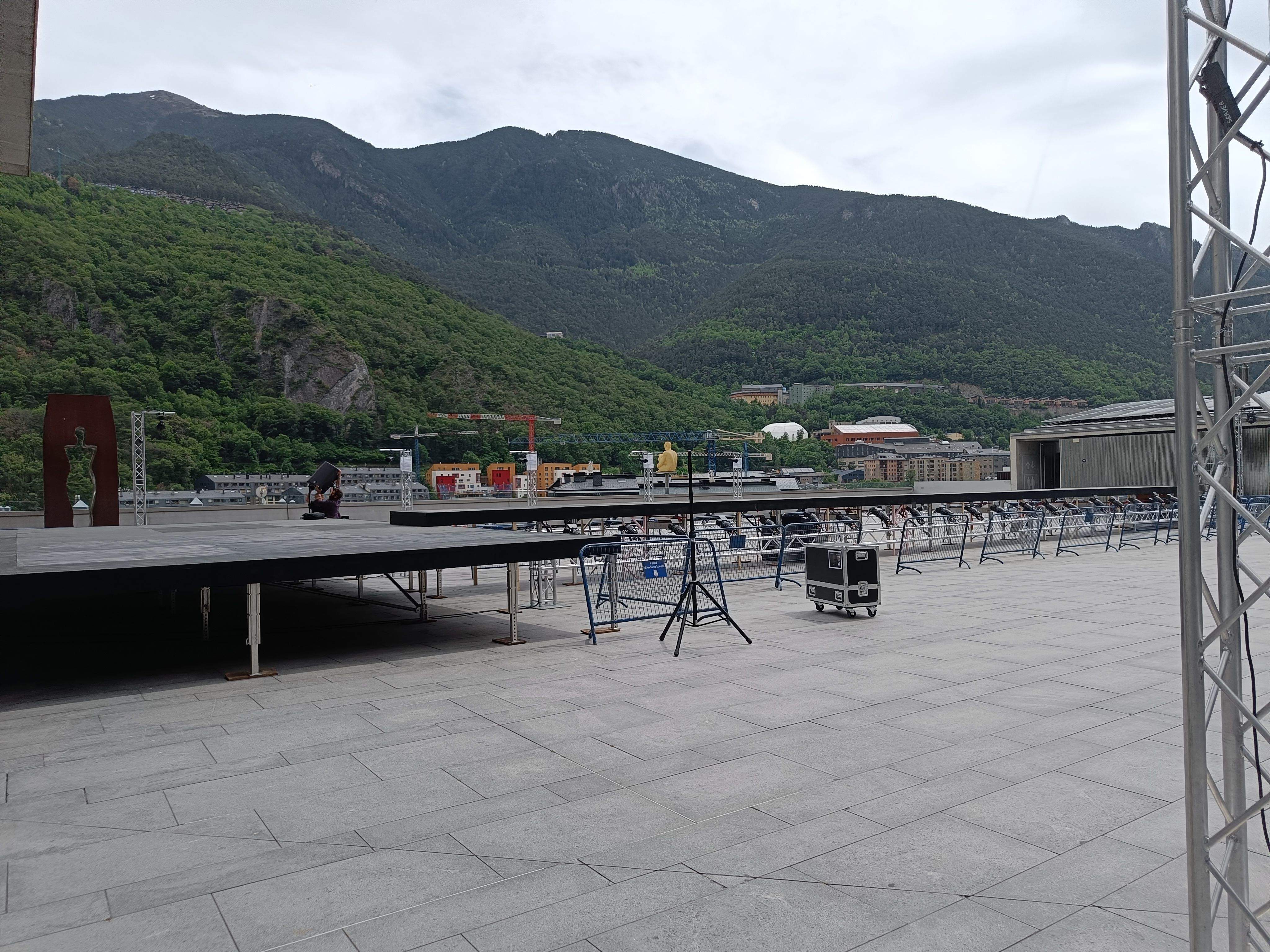 La plaça del Consell ja es prepara pel concert del ClàssicAnd d'aquest divendres.
