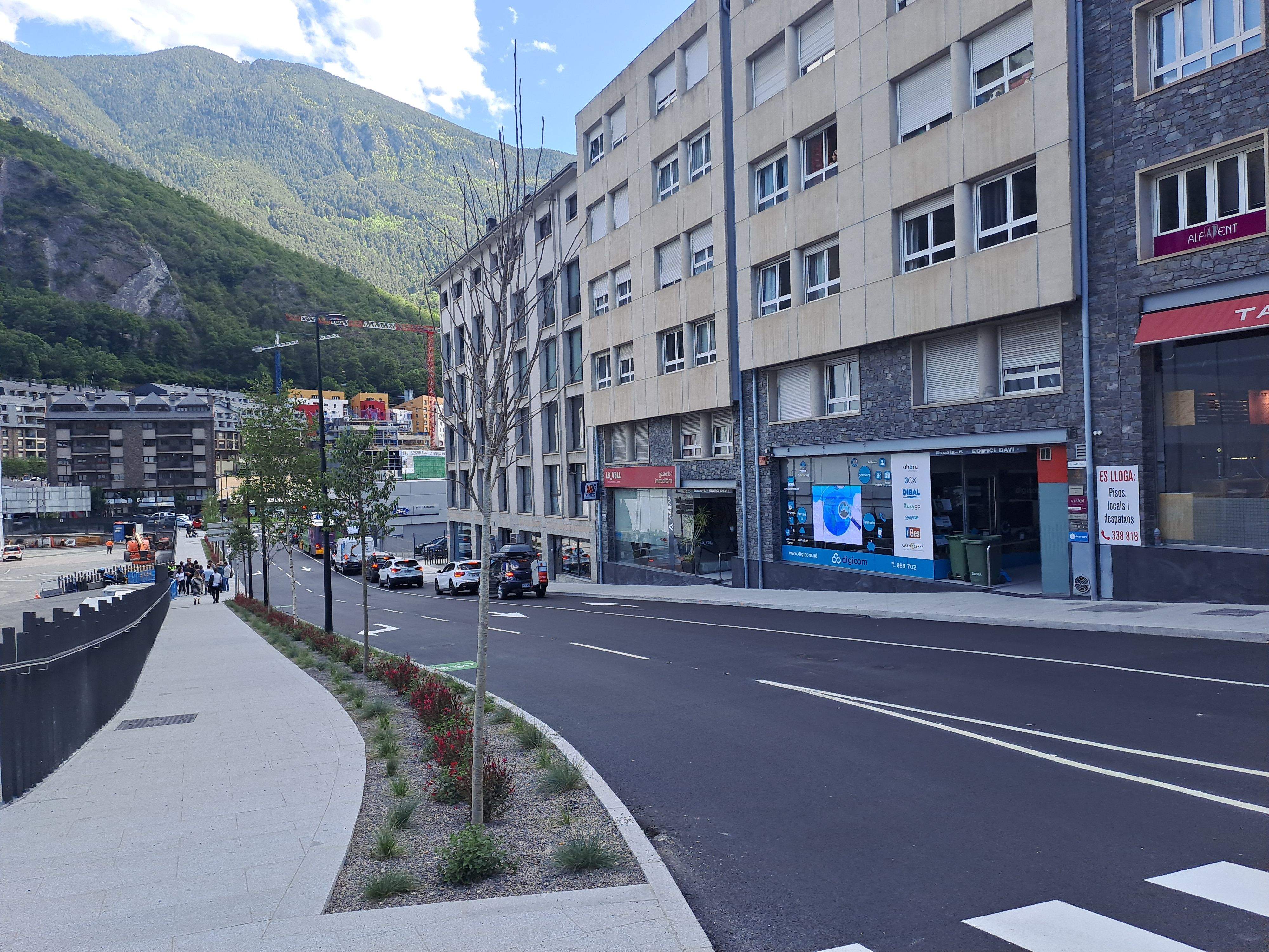 El carrer Doctor Vilanova, amb els dos carrils de pujada. El carrer Doctor Vilanova, amb els dos carrils de pujada.