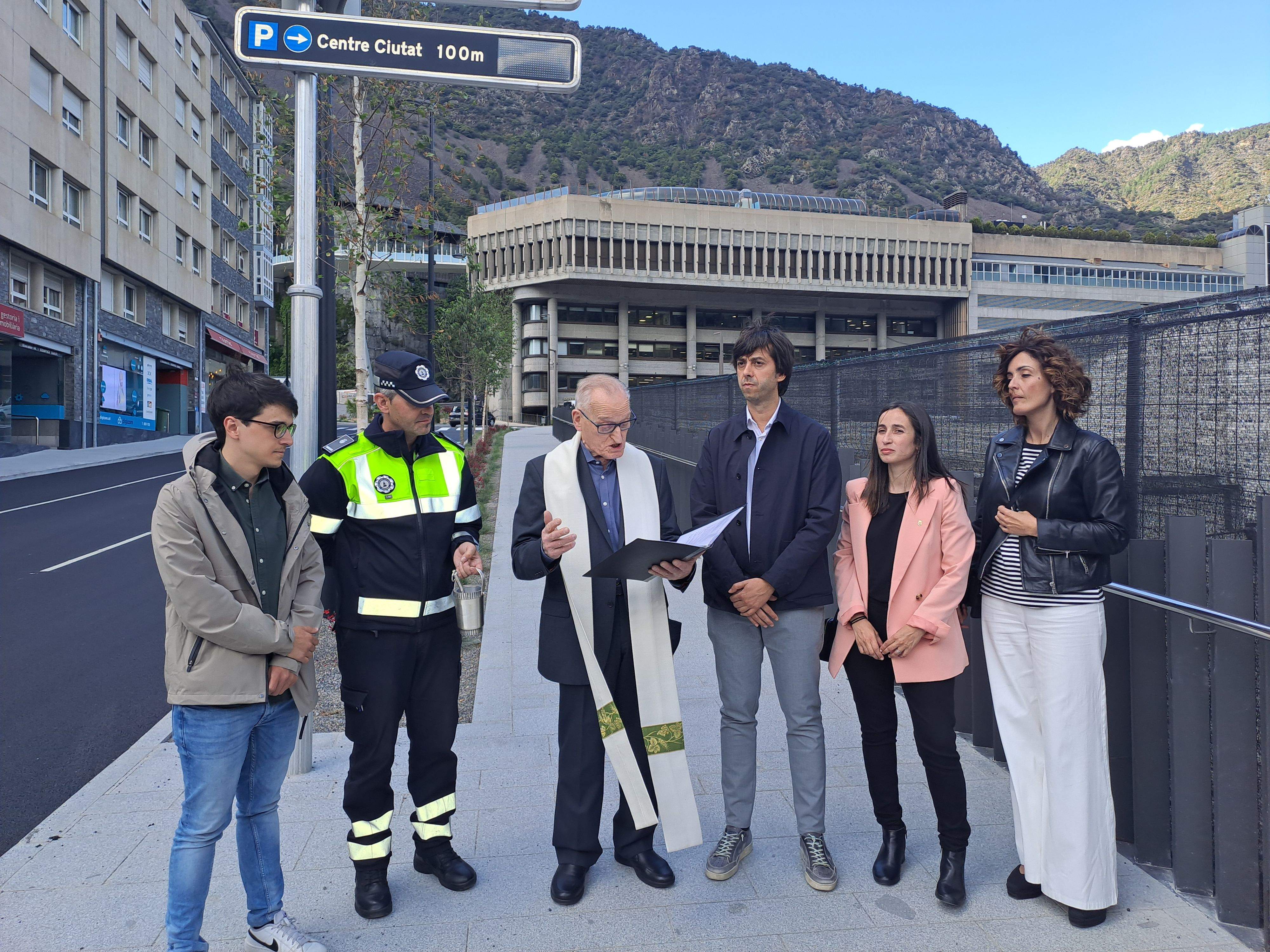 Benedició a càrrec de mossèn Sàrries. Benedició a càrrec de mossèn Sàrries.