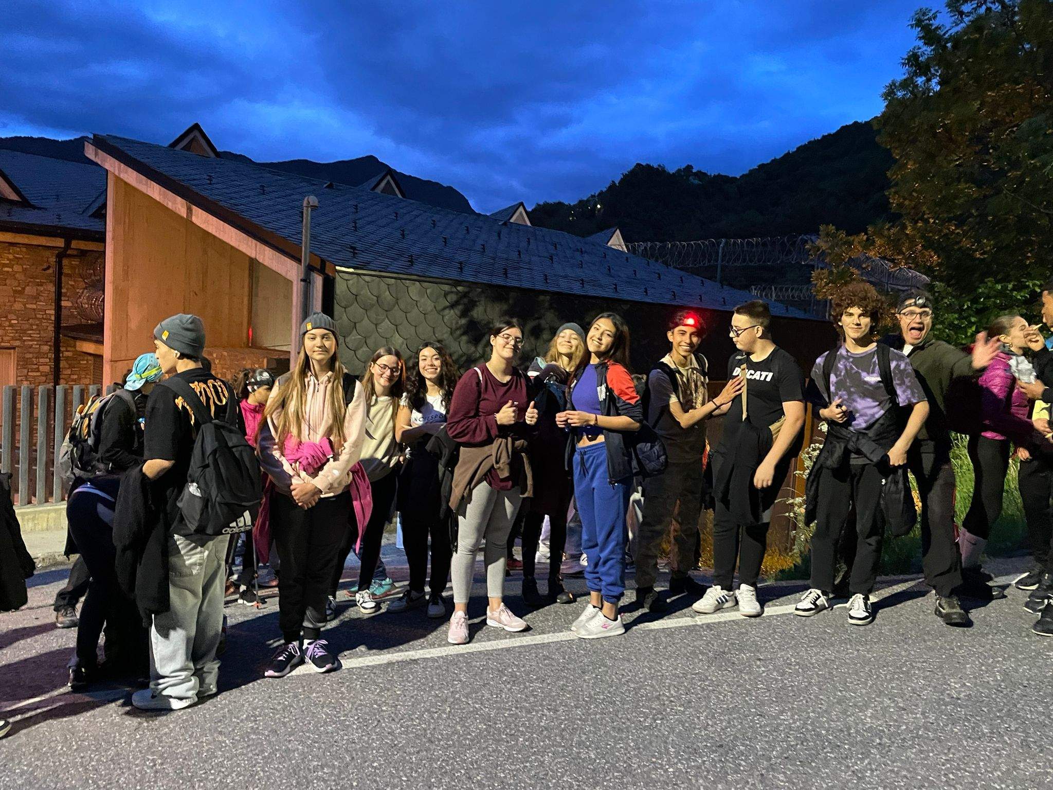 Un punt d'aturada ja durant la nit. Un punt d'aturada ja durant la nit.