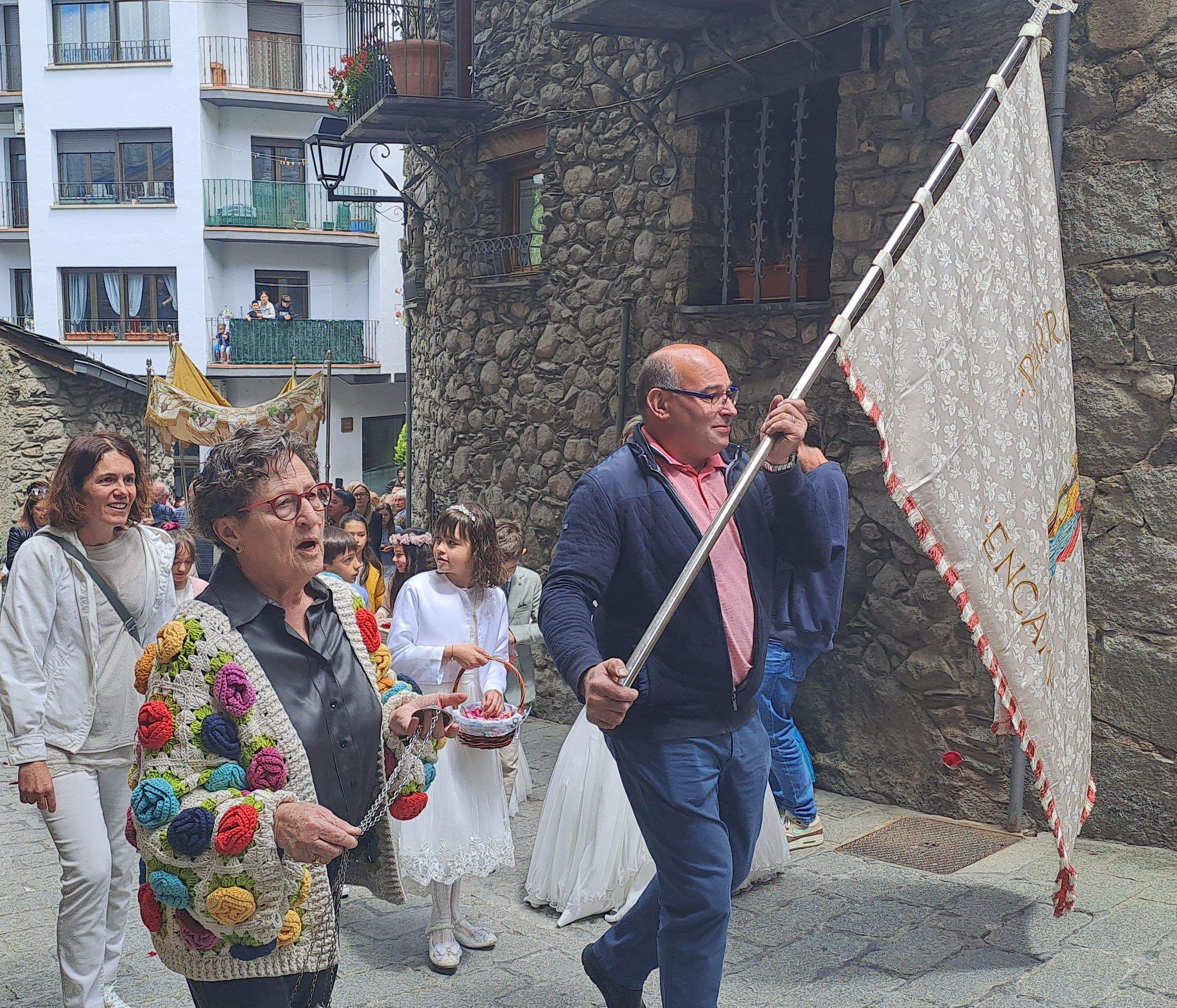 La capçalera amb la bandera. La capçalera amb la bandera.