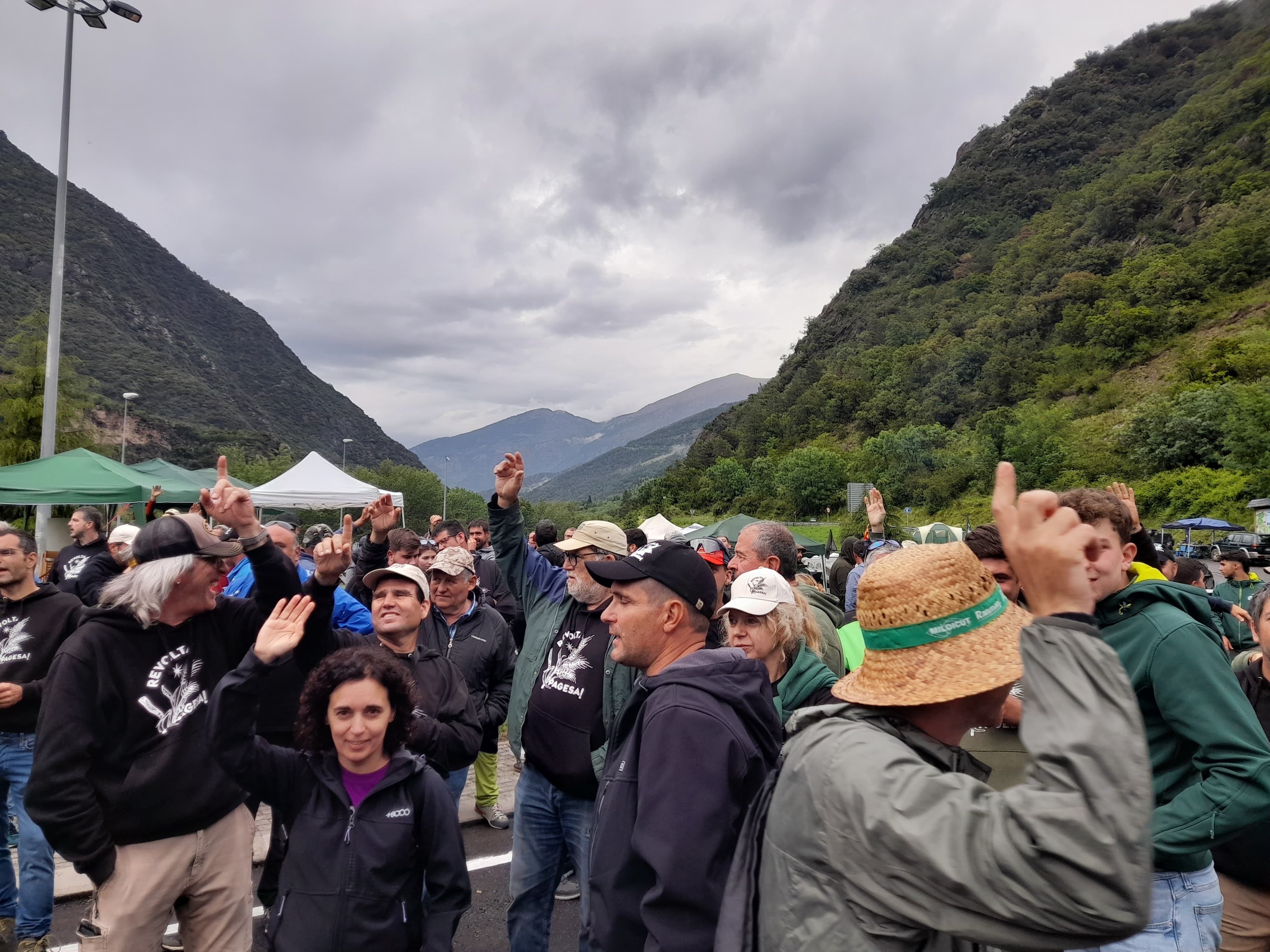 Un moment de la votació sobre si obrir durant cinc minuts la circulació. Un moment de la votació sobre si obrir durant cinc minuts la circulació.