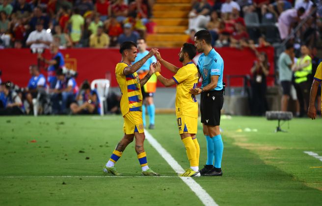 Ludo Clemente, en el moment del canvi per entrar al terreny de joc. Ludo Clemente, en el moment del canvi per entrar al terreny de joc.