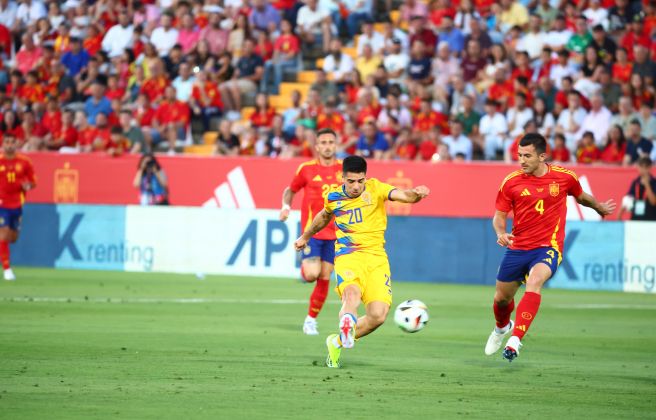 'Cucu' ha estat dels únics en provar una rematada a la porteria de Raya. 'Cucu' ha estat dels únics en provar una rematada a la porteria de Raya.