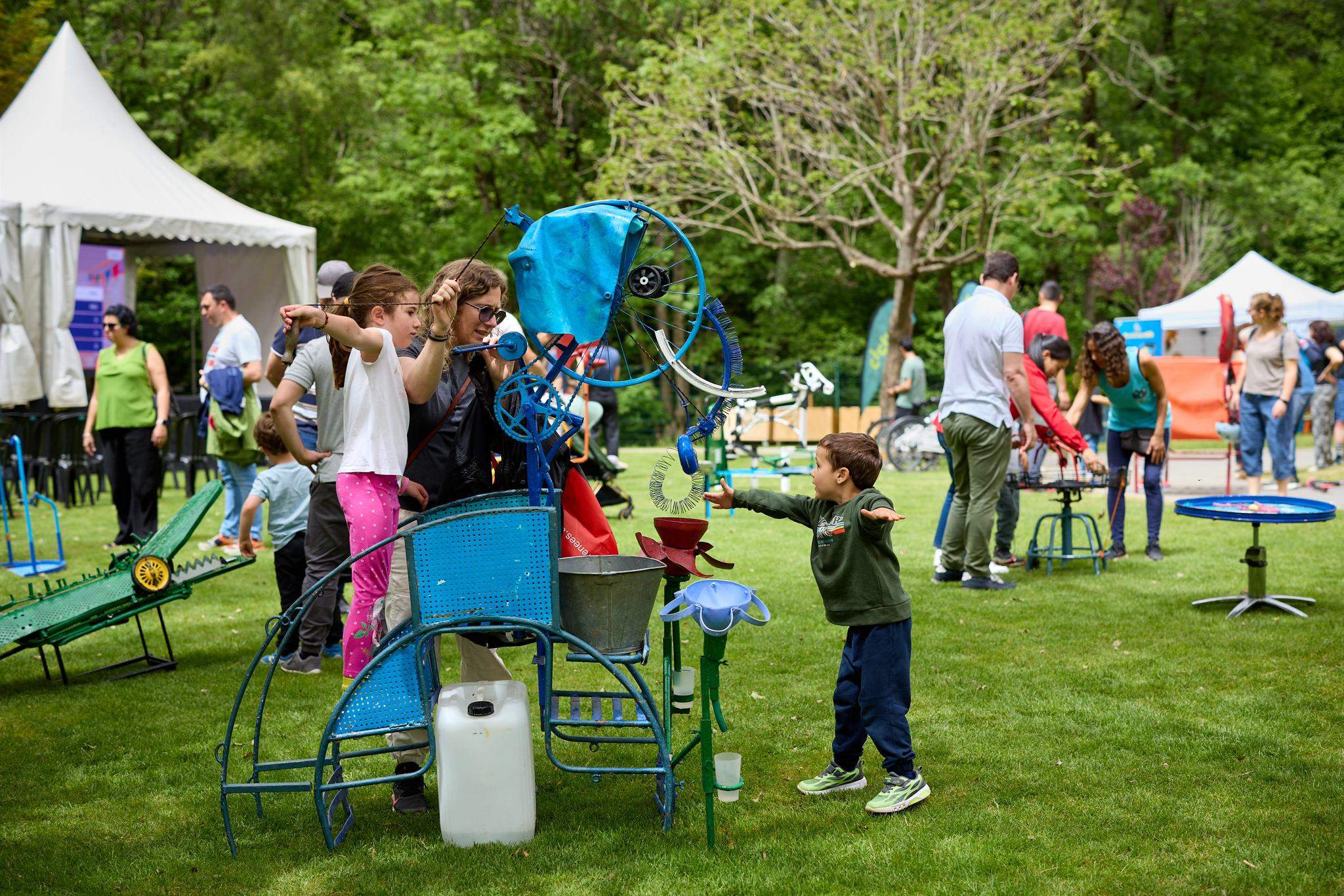 Activitats de la Festa del Medi Ambient al parc del Prat Gran de la Massana. Activitats de la Festa del Medi Ambient al parc del Prat Gran de la Massana.
