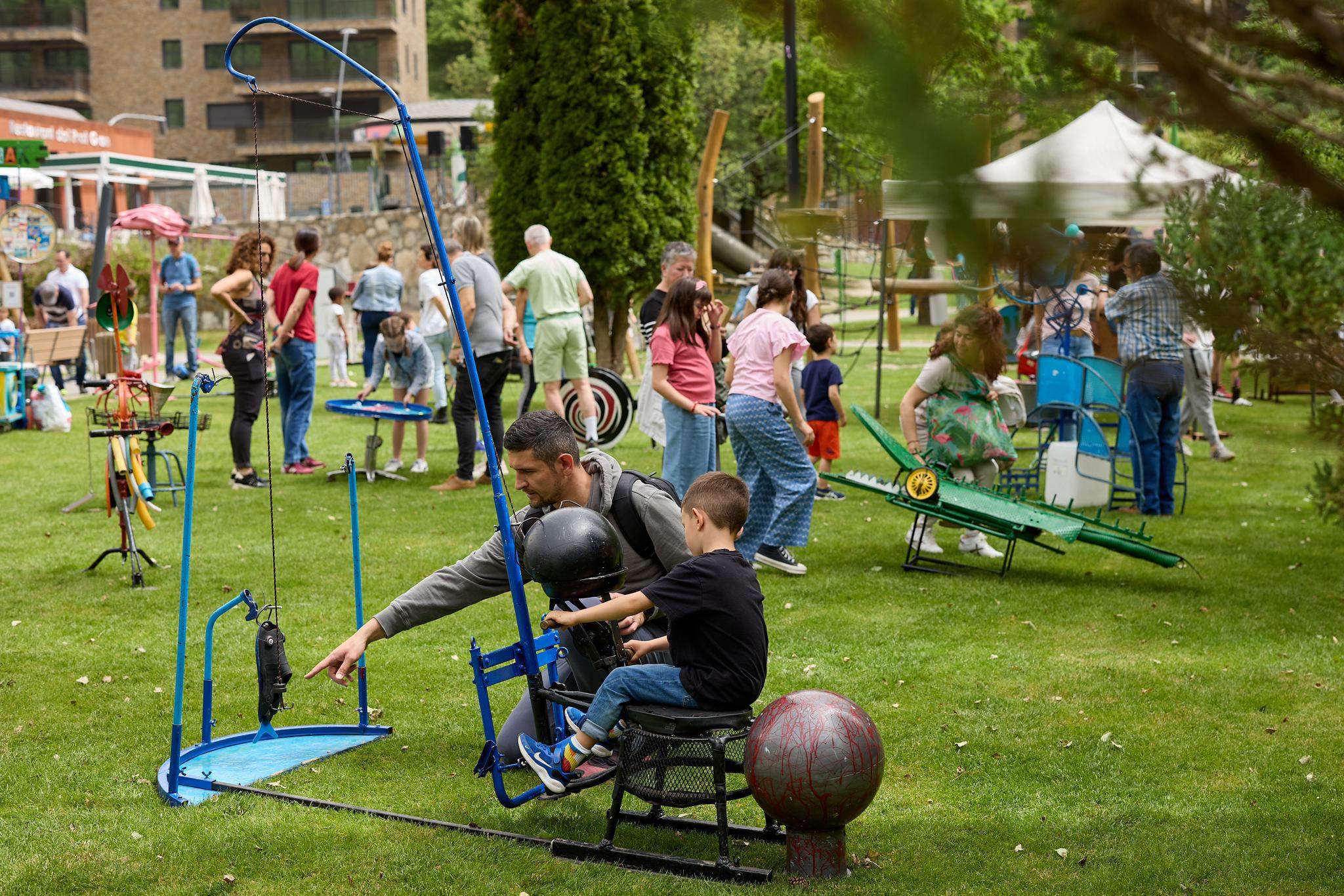 Activitats de la Festa del Medi Ambient al parc del Prat Gran de la Massana. Activitats de la Festa del Medi Ambient al parc del Prat Gran de la Massana.