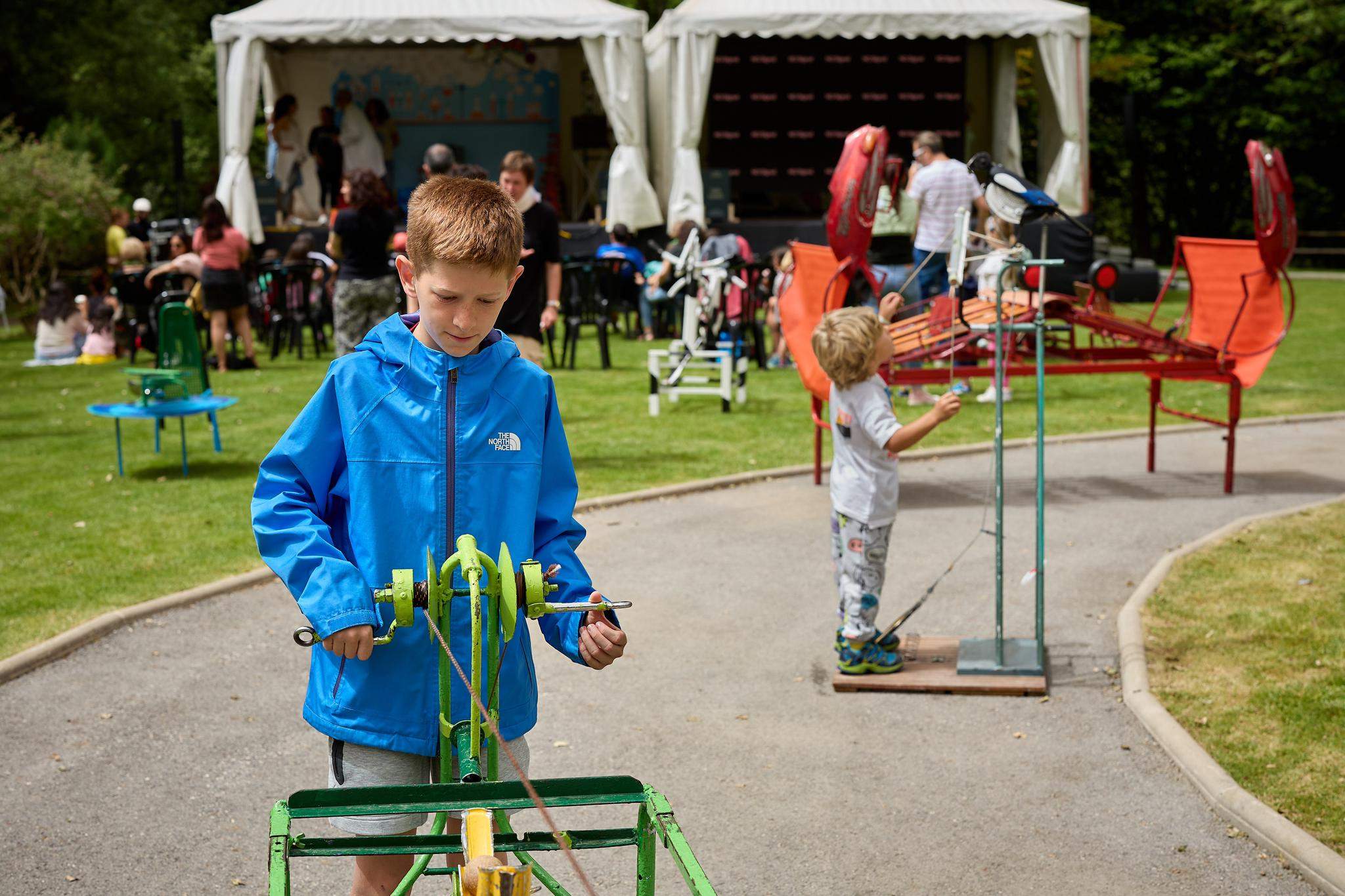 Activitats de la Festa del Medi Ambient al parc del Prat Gran de la Massana. Activitats de la Festa del Medi Ambient al parc del Prat Gran de la Massana.