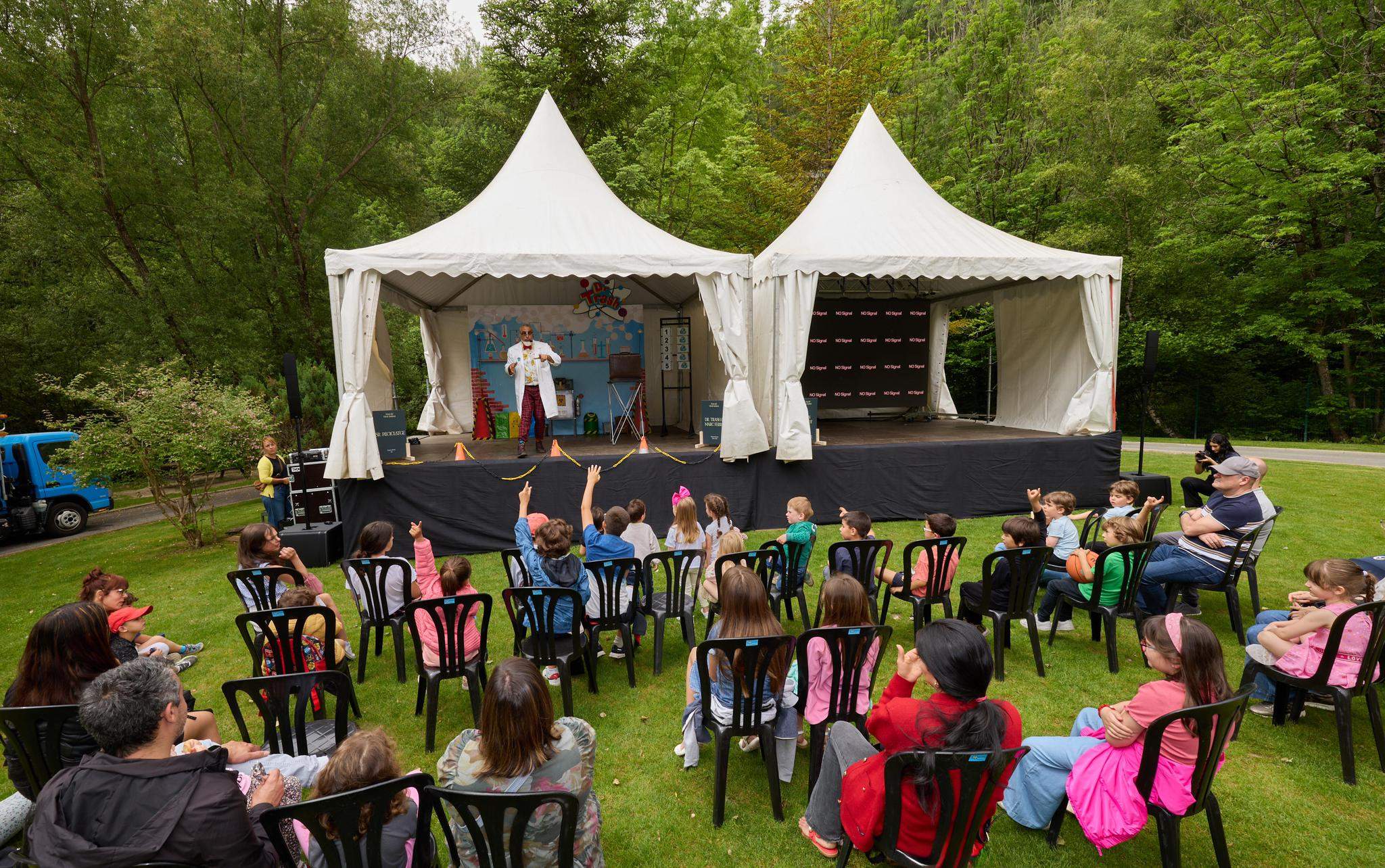 Activitats de la Festa del Medi Ambient al parc del Prat Gran de la Massana. Activitats de la Festa del Medi Ambient al parc del Prat Gran de la Massana.
