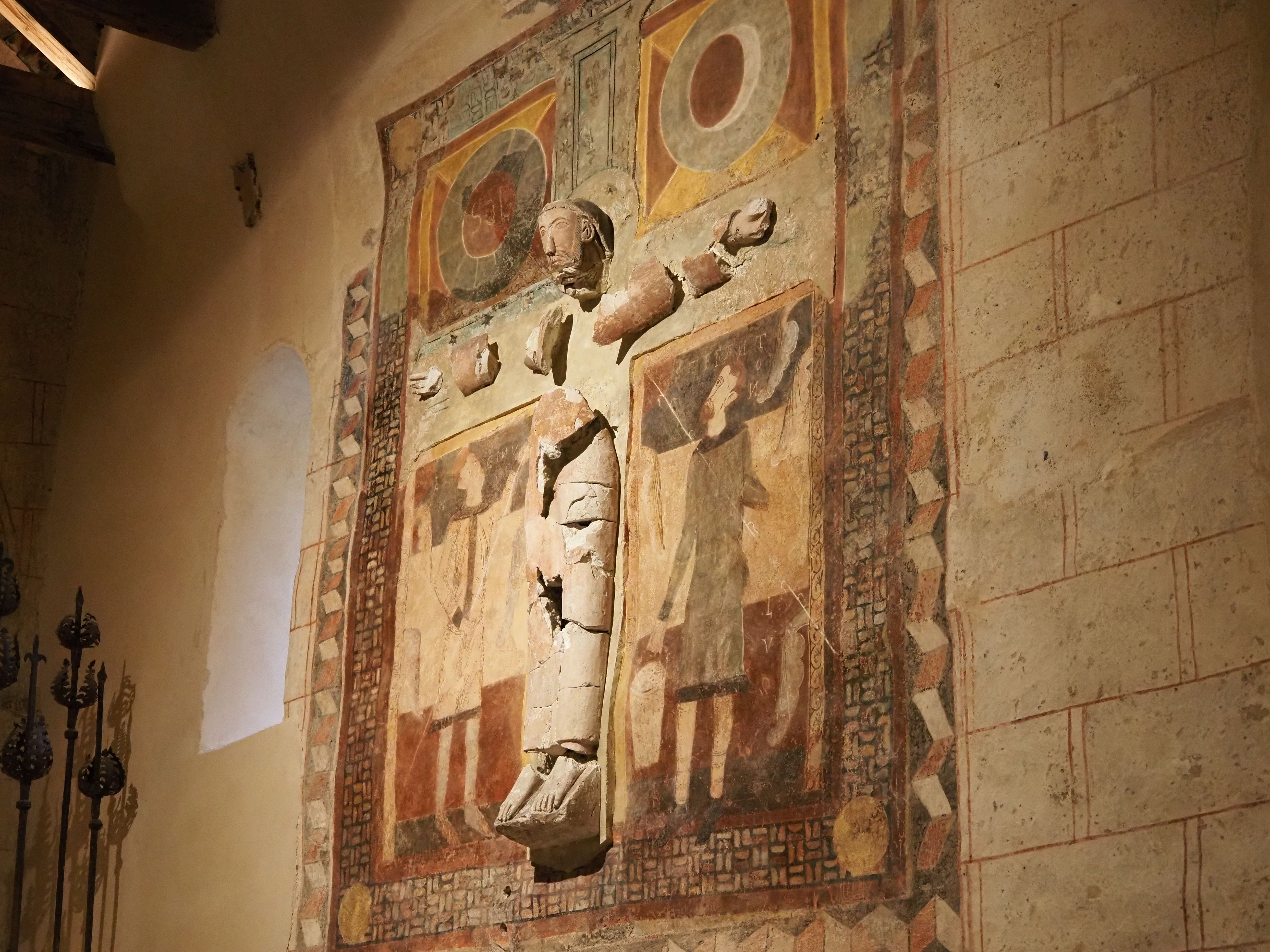 El Crist en estuc restaurat. El Crist en estuc restaurat.