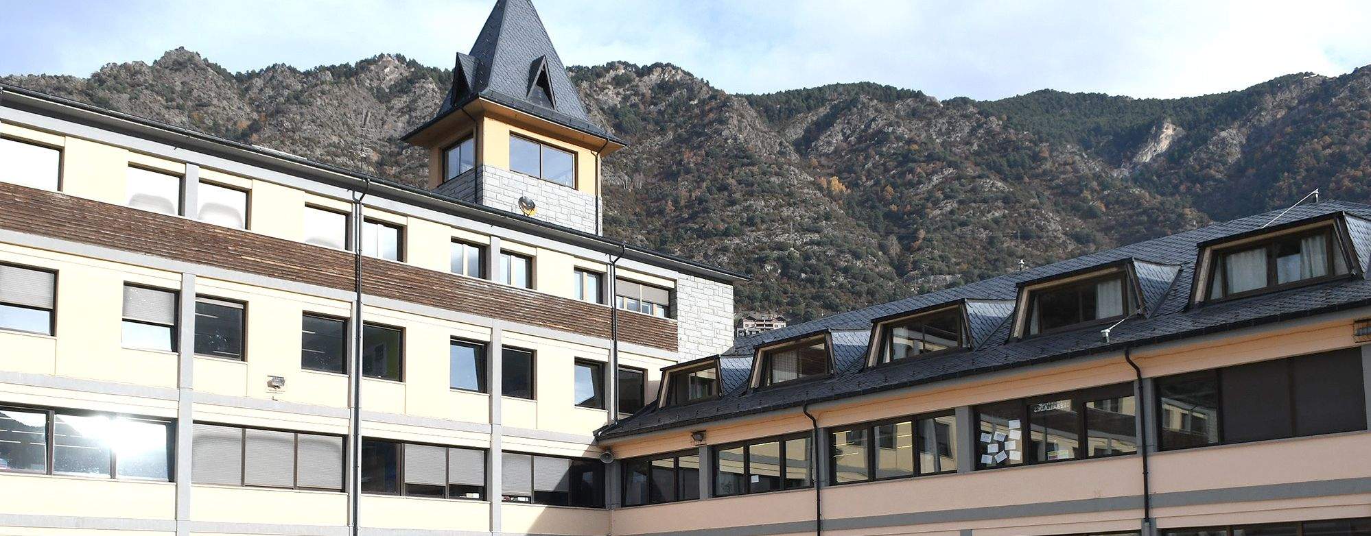 Una imatge del Col·legi Sant Ermengol.