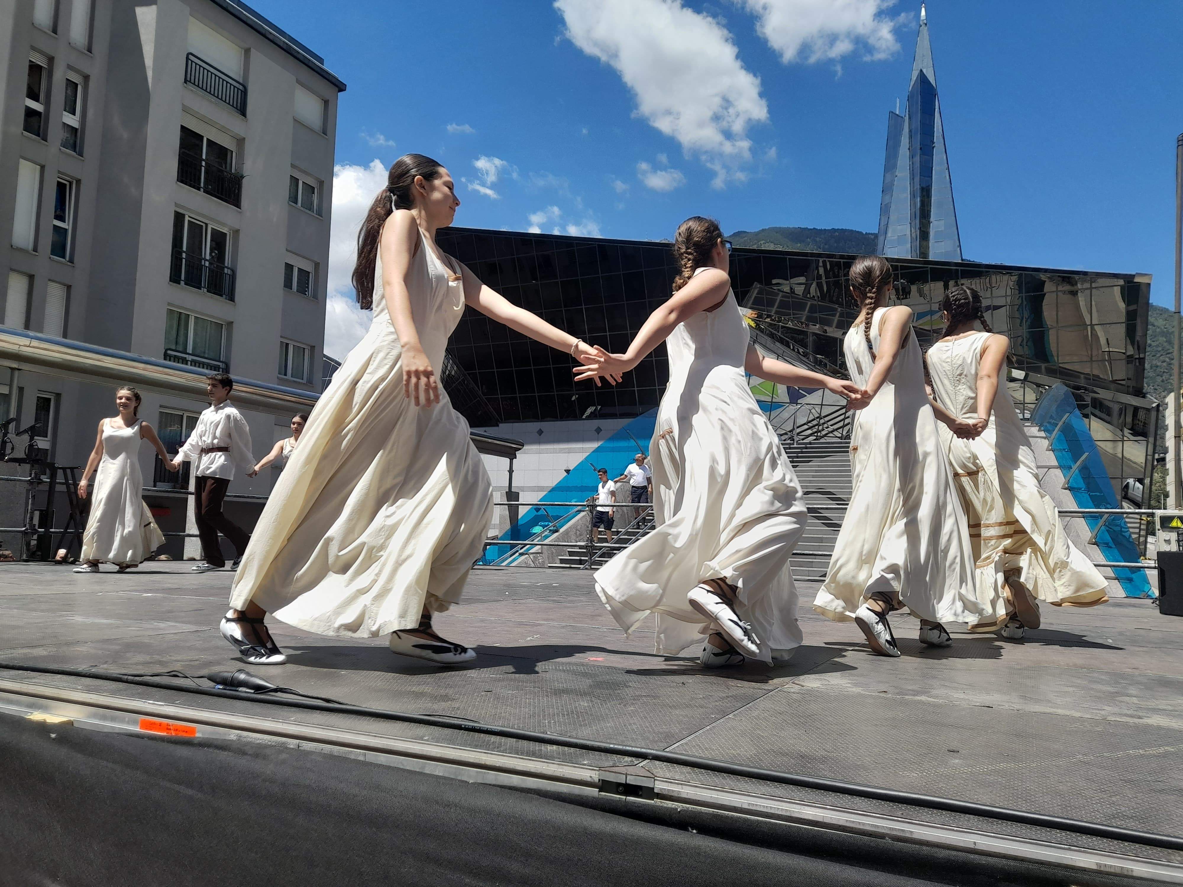 Una de les danses que ha interpretat l'Esbart Santa Anna.