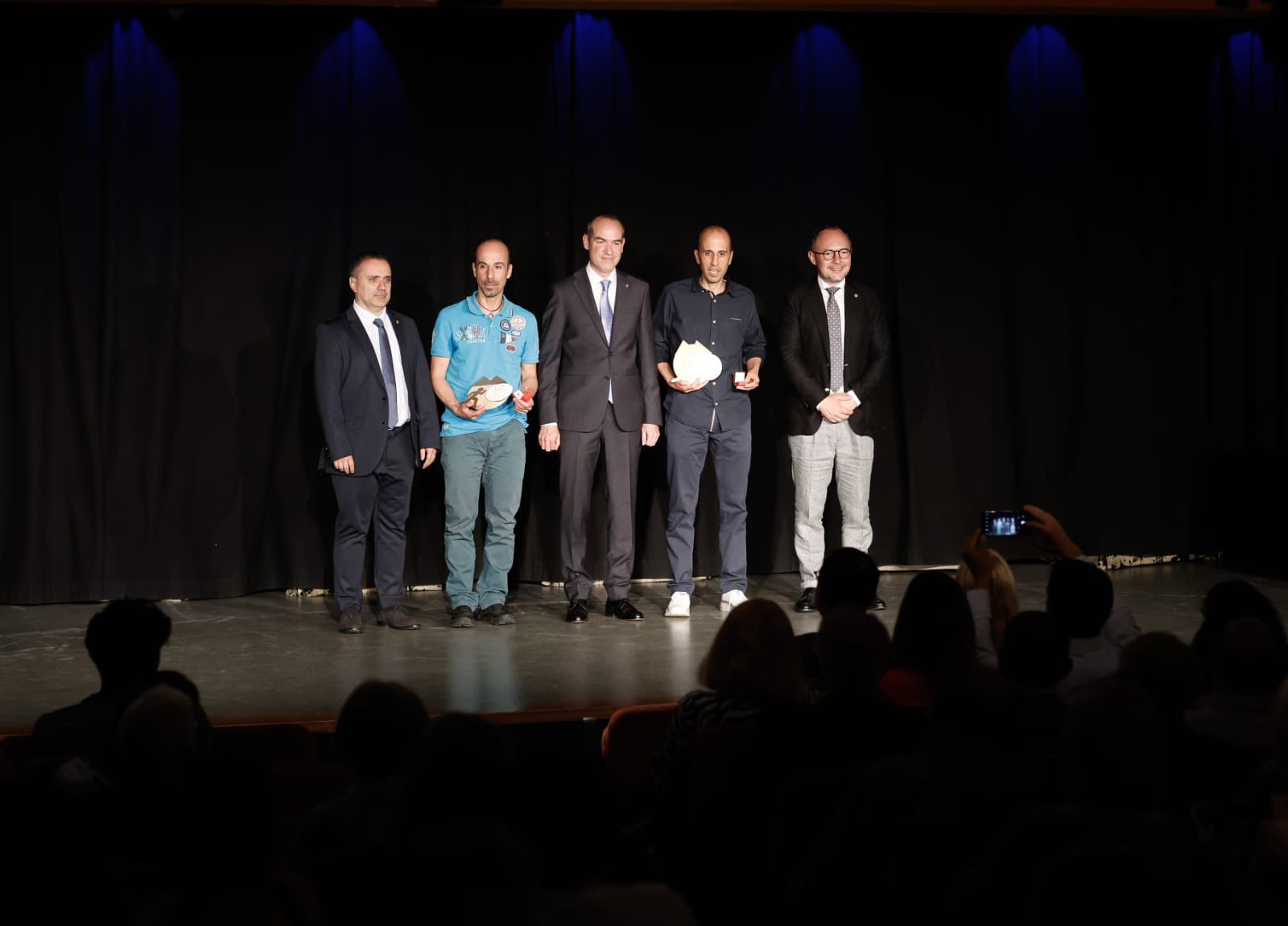 Homenatge als germans Casal. Homenatge als germans Casal.