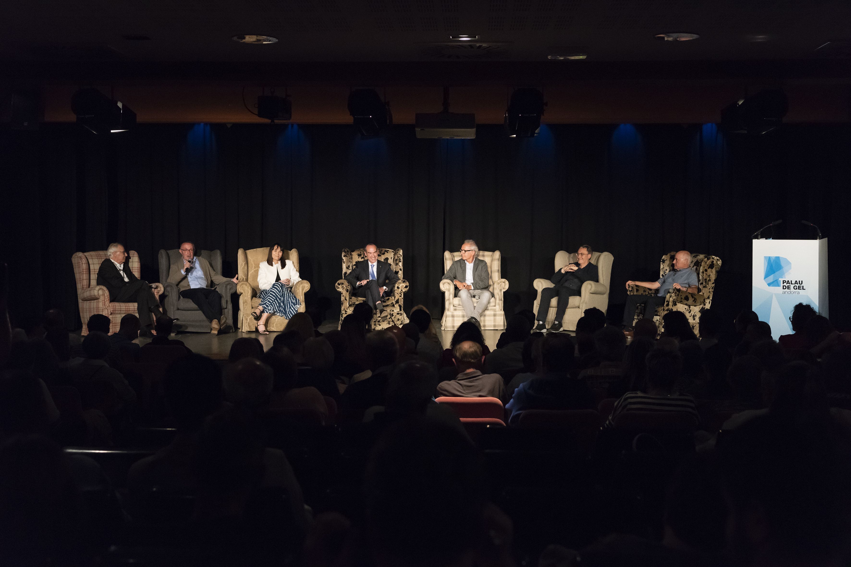Un moment de l'acte institucional. Un moment de l'acte institucional.