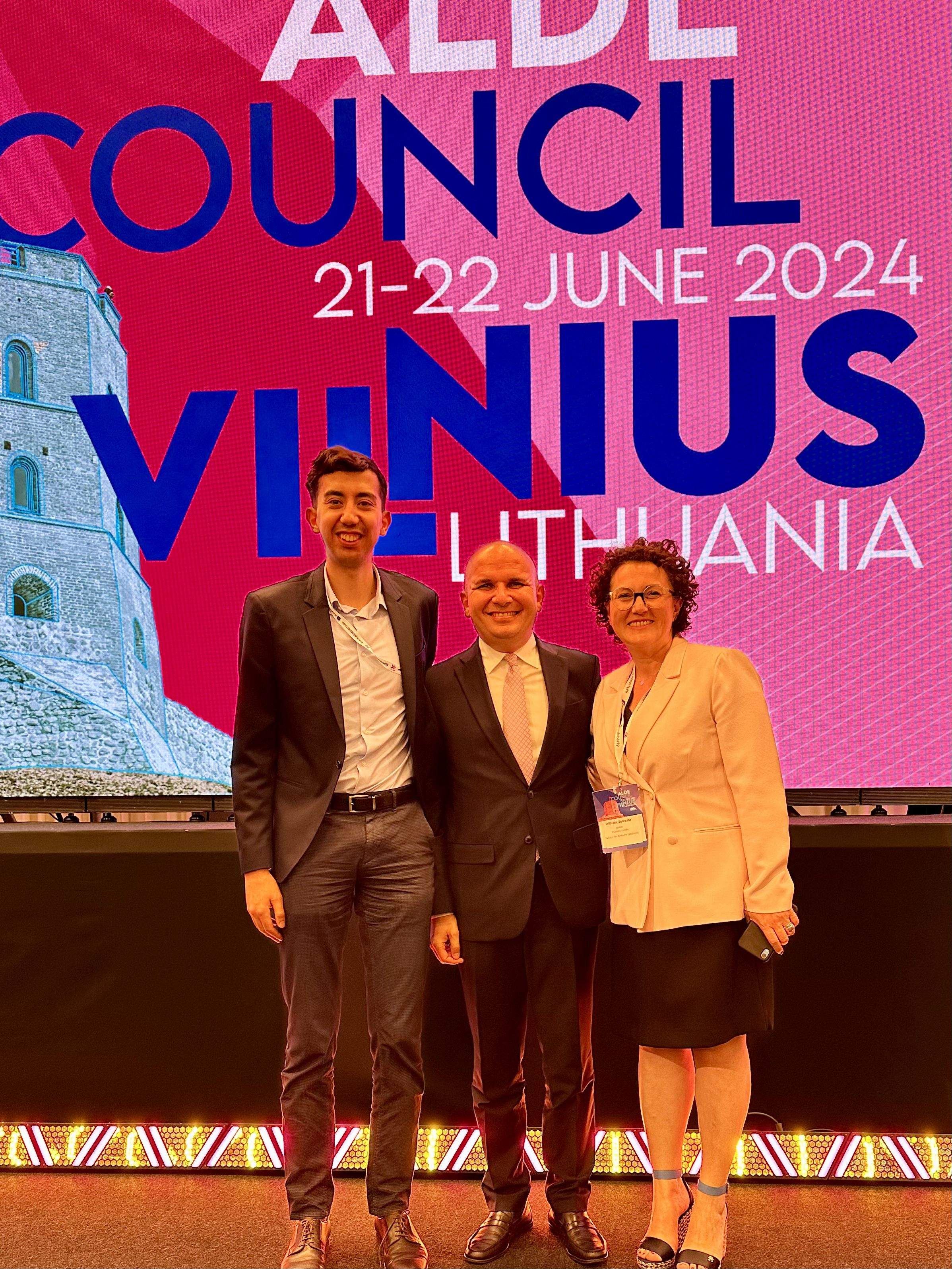 Taouil (esquerra) i Pallarés (dreta) al consell de Vilnius.