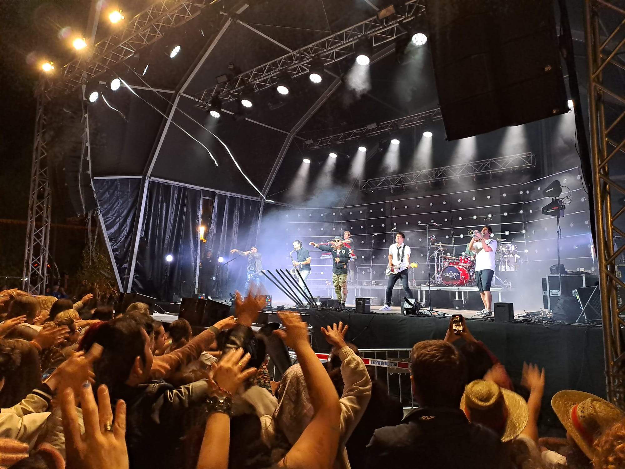 Un moment dels compassos inicials del concert de Buhos a Encamp.