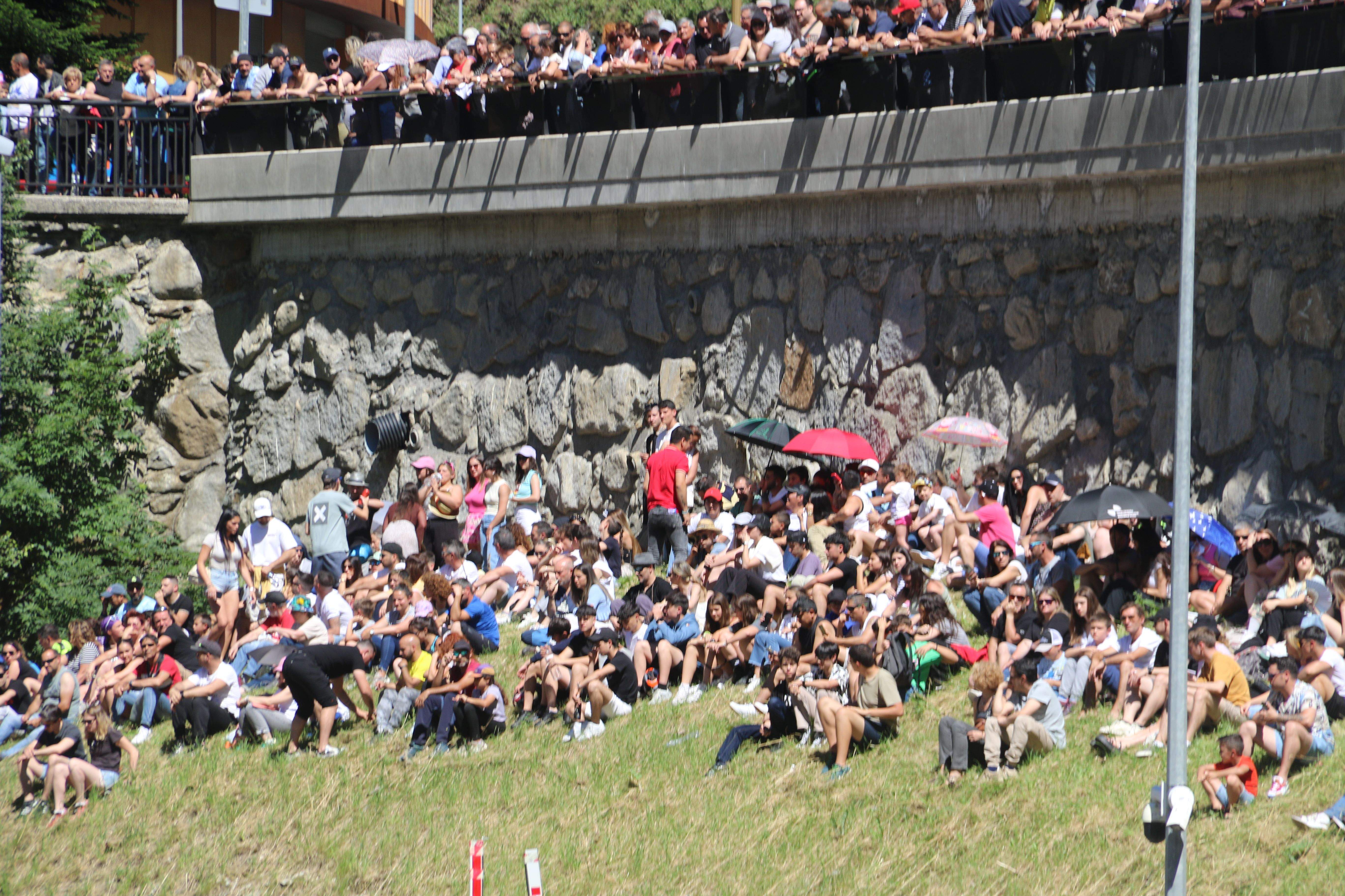 Els entorns de Prada de Moles s'han omplert de gom a gom.