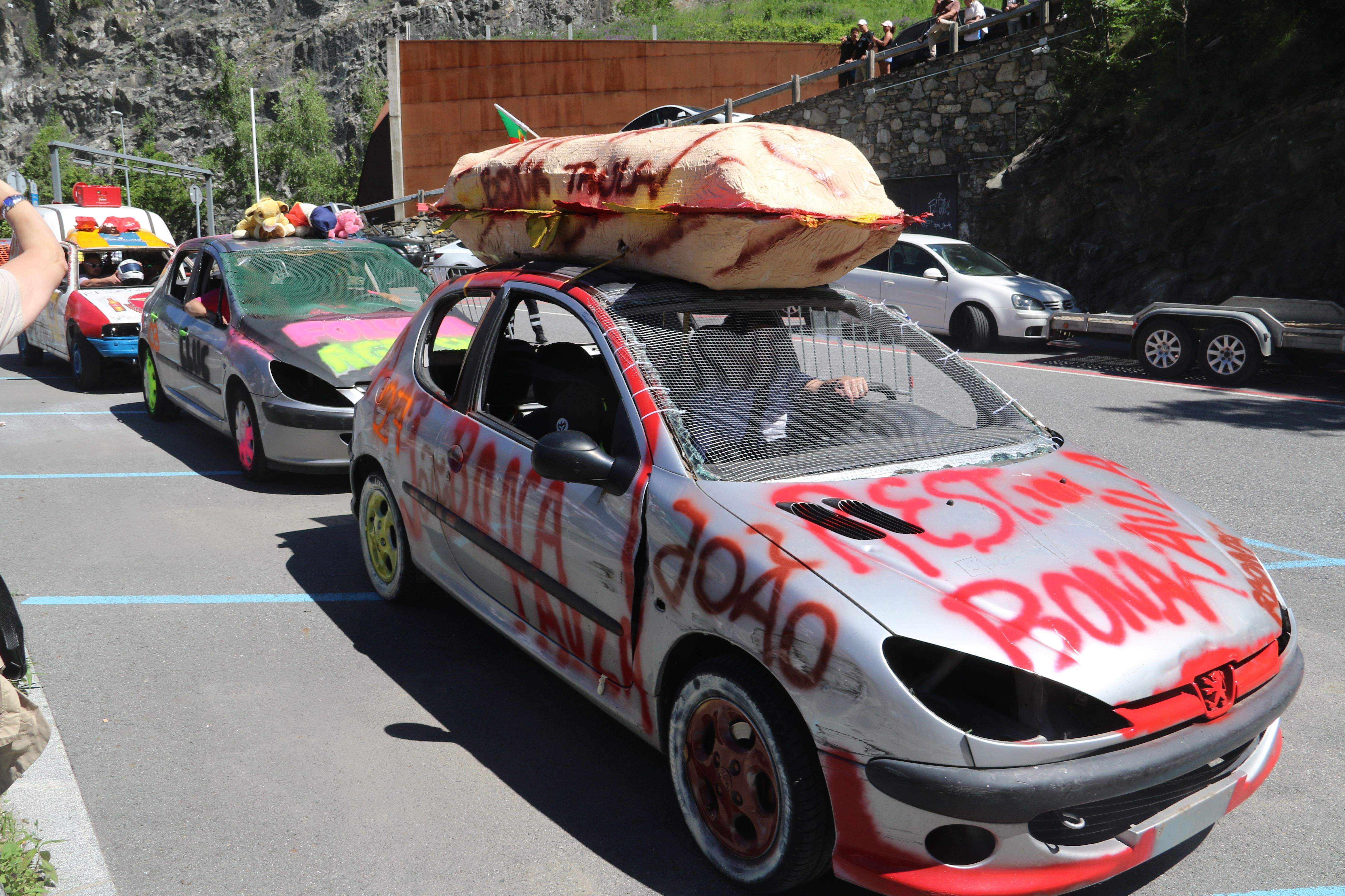 Un dels cotxes participants.