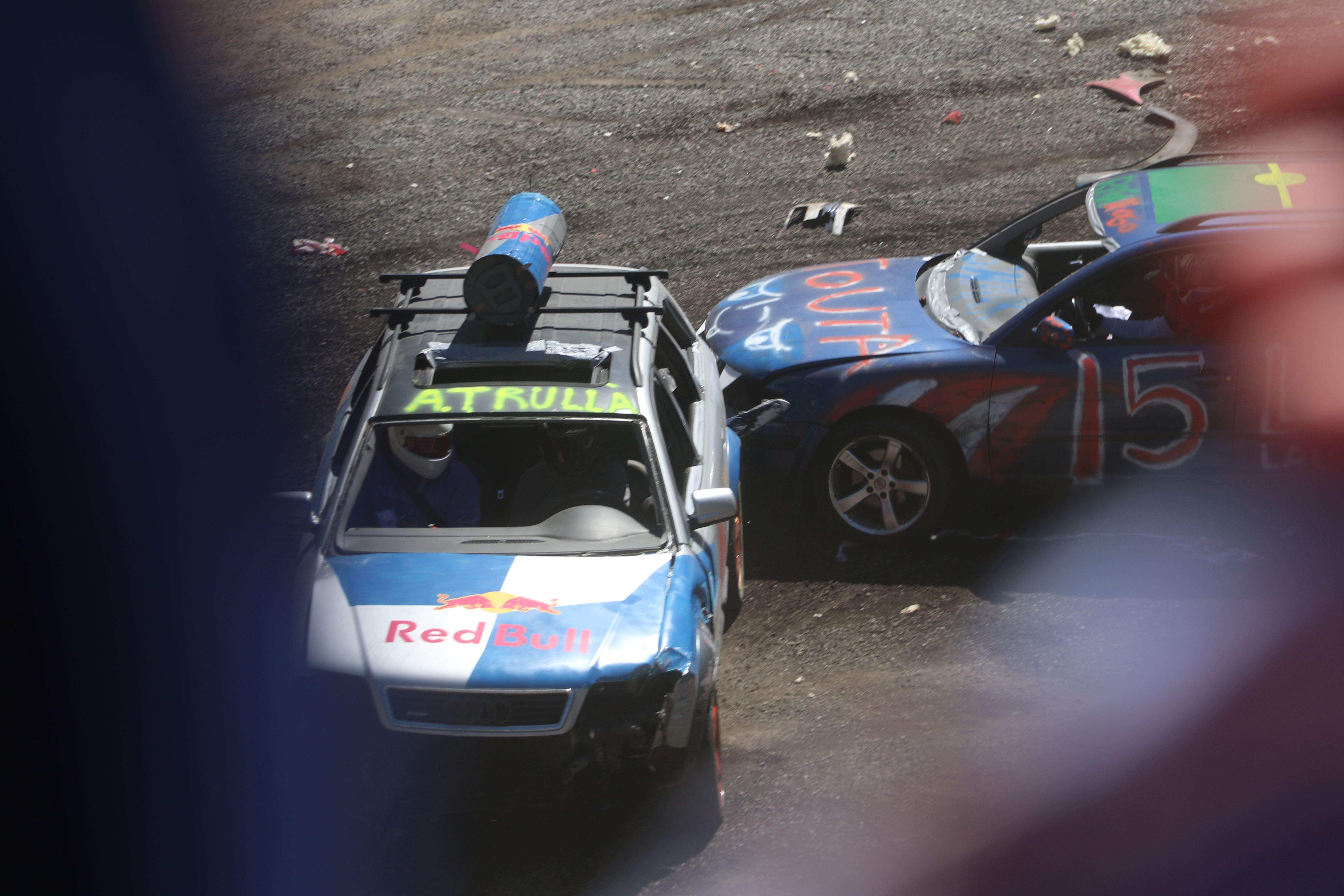 Els cotxes en plena efervescència.