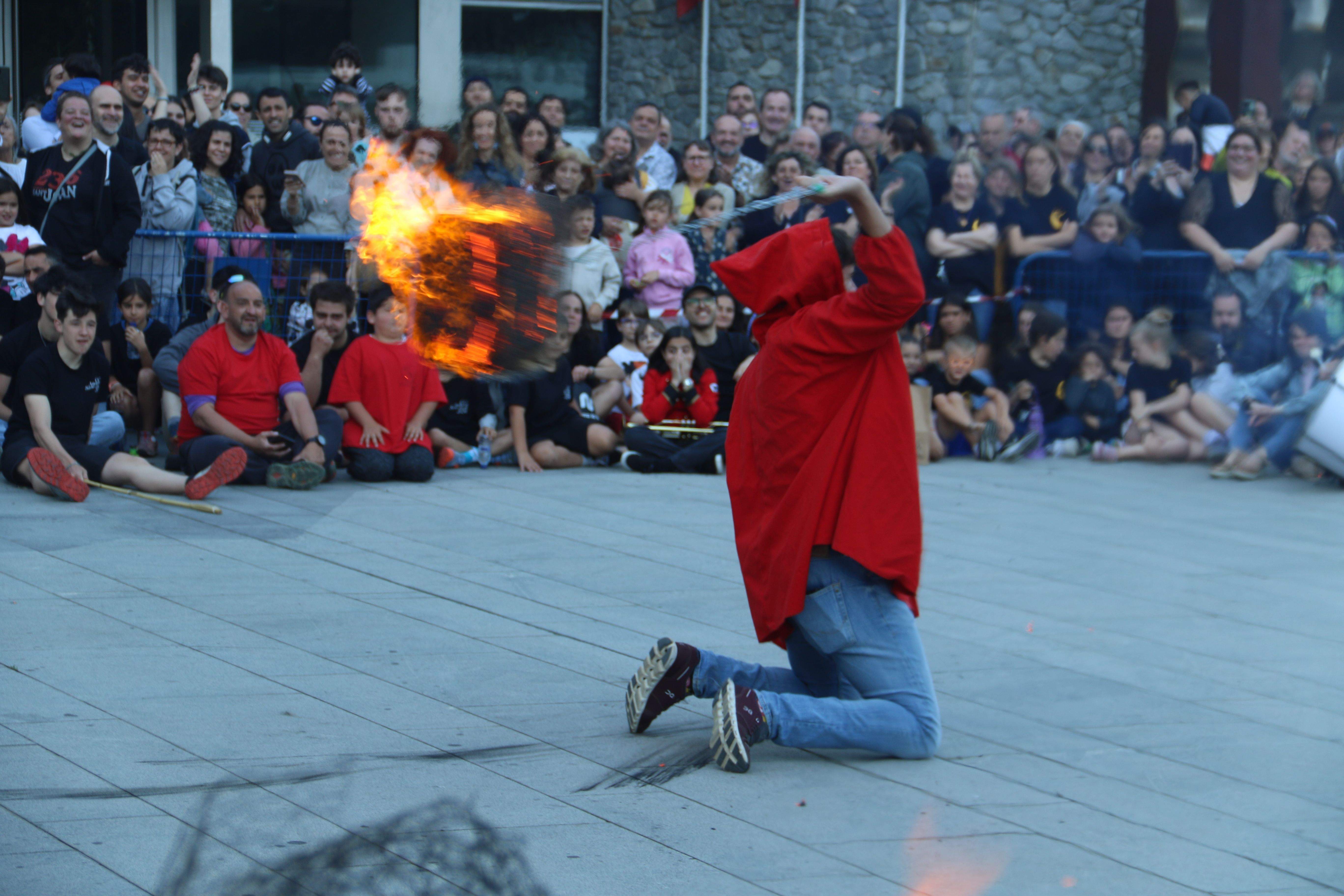 El cònsol de Sant Julià exhibint domini fallaire.